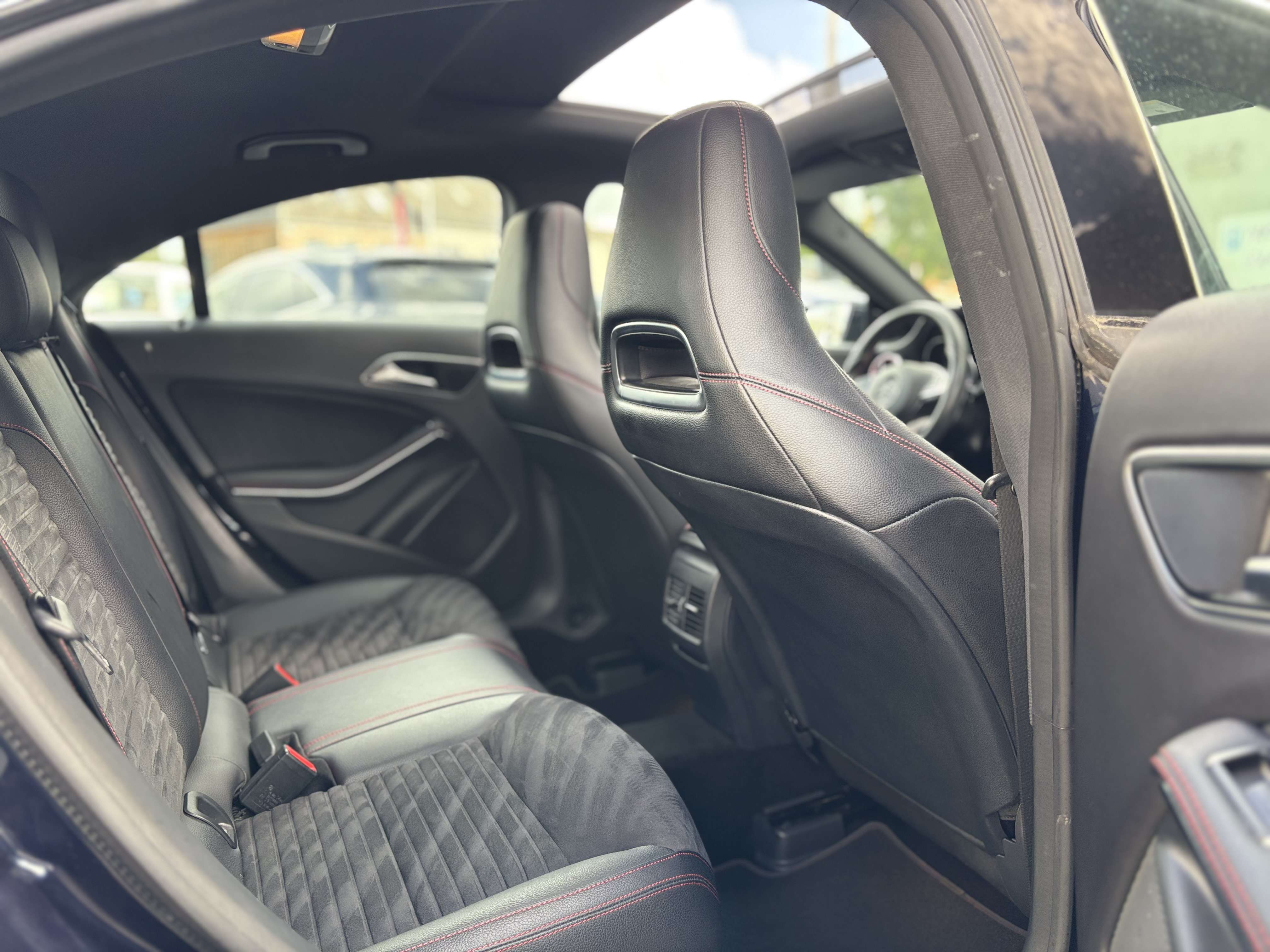 Mercedes-Benz CLA 180 CLA 180 d AMG Pack Dynamic Select Panoramisch Dak