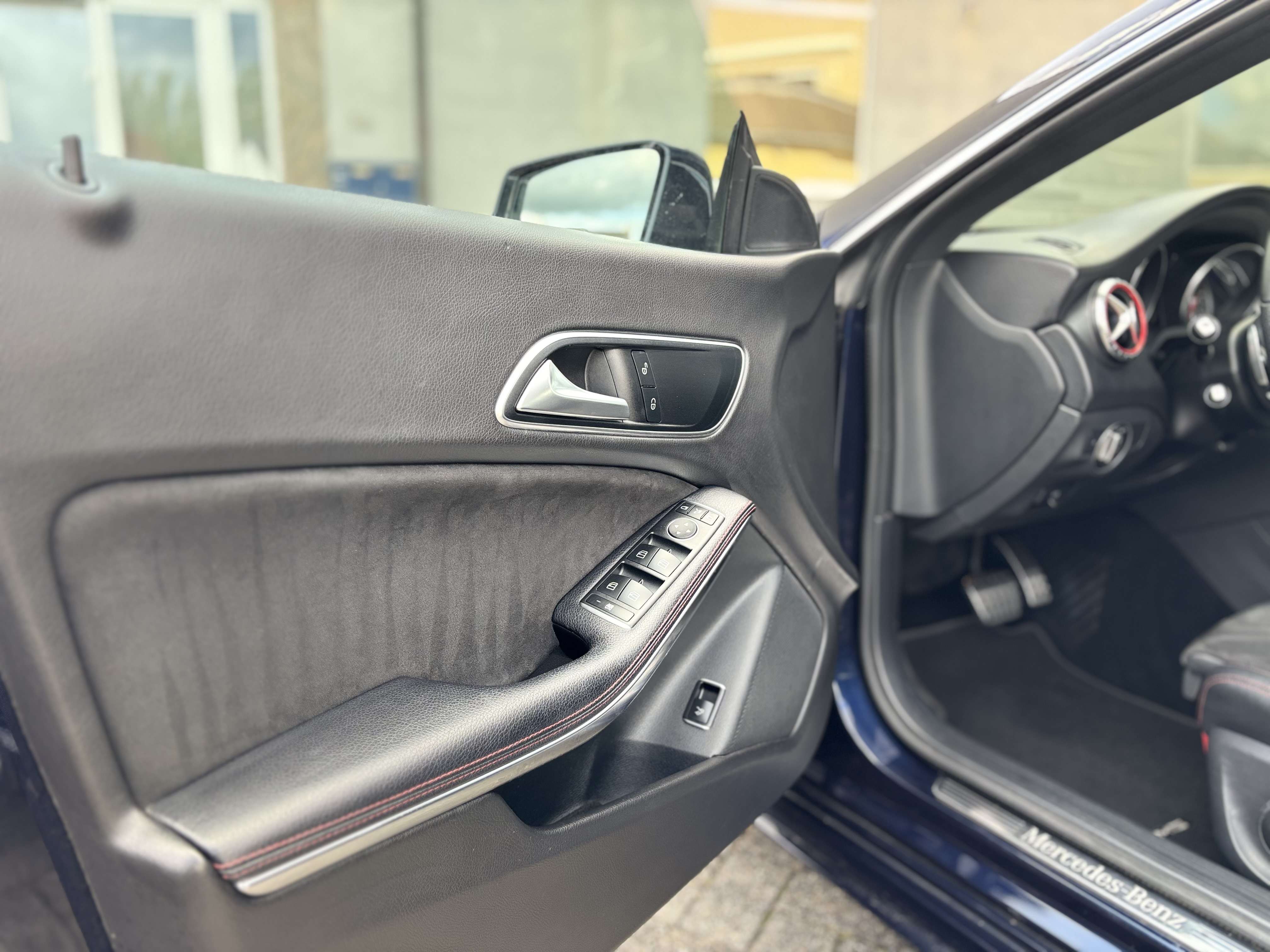 Mercedes-Benz CLA 180 CLA 180 d AMG Pack Dynamic Select Panoramisch Dak