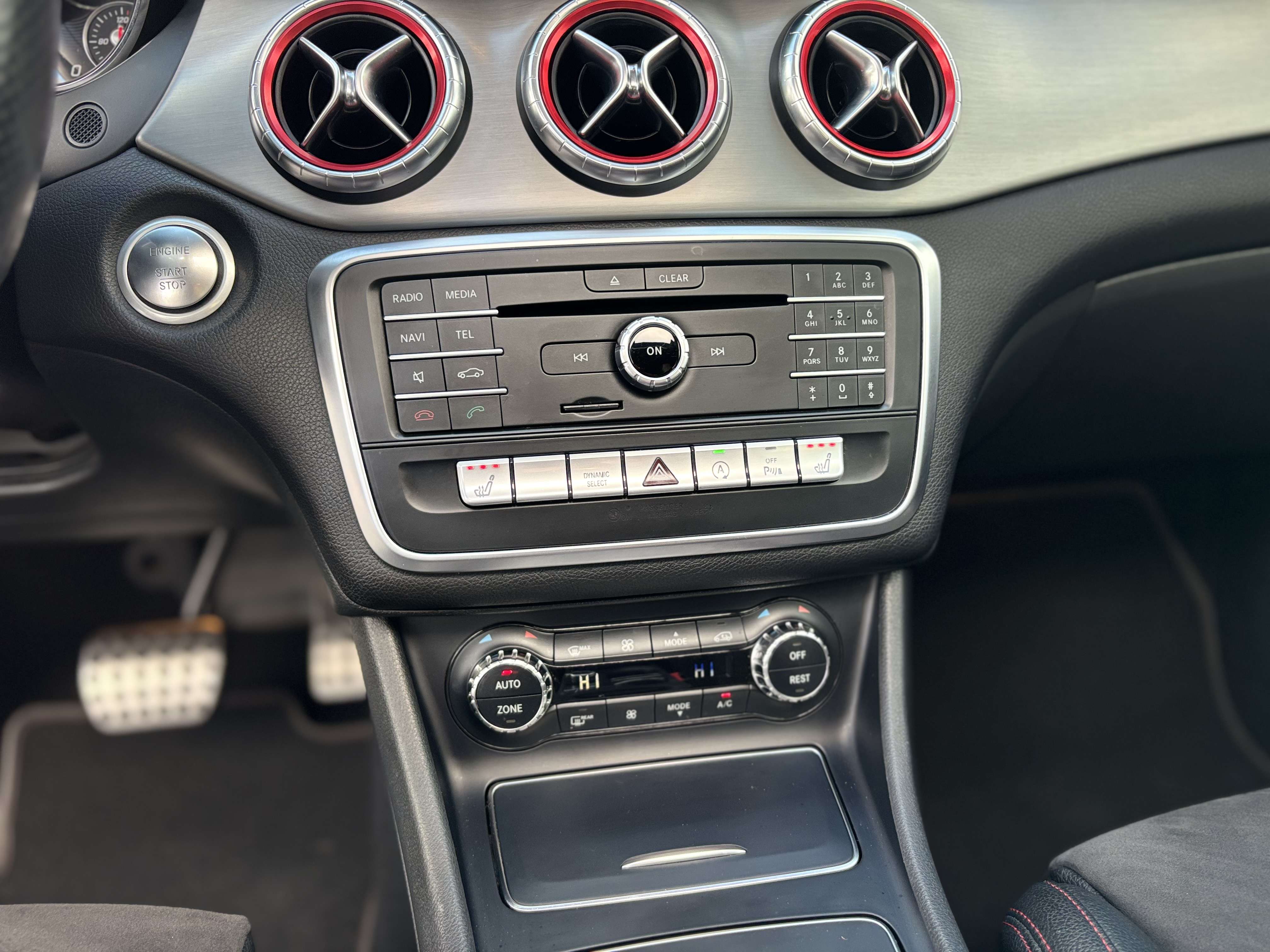 Mercedes-Benz CLA 180 CLA 180 d AMG Pack Dynamic Select Panoramisch Dak