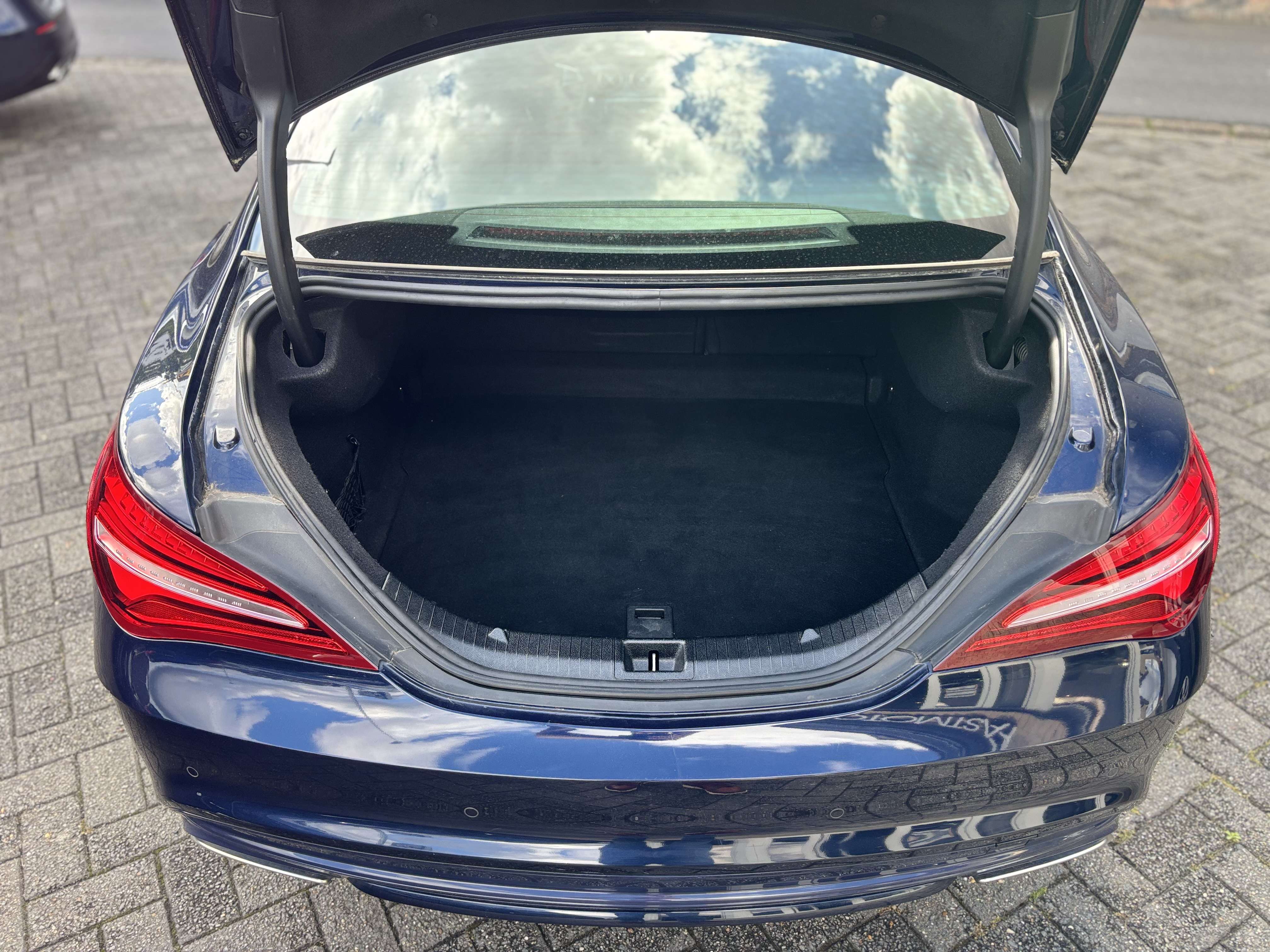 Mercedes-Benz CLA 180 CLA 180 d AMG Pack Dynamic Select Panoramisch Dak