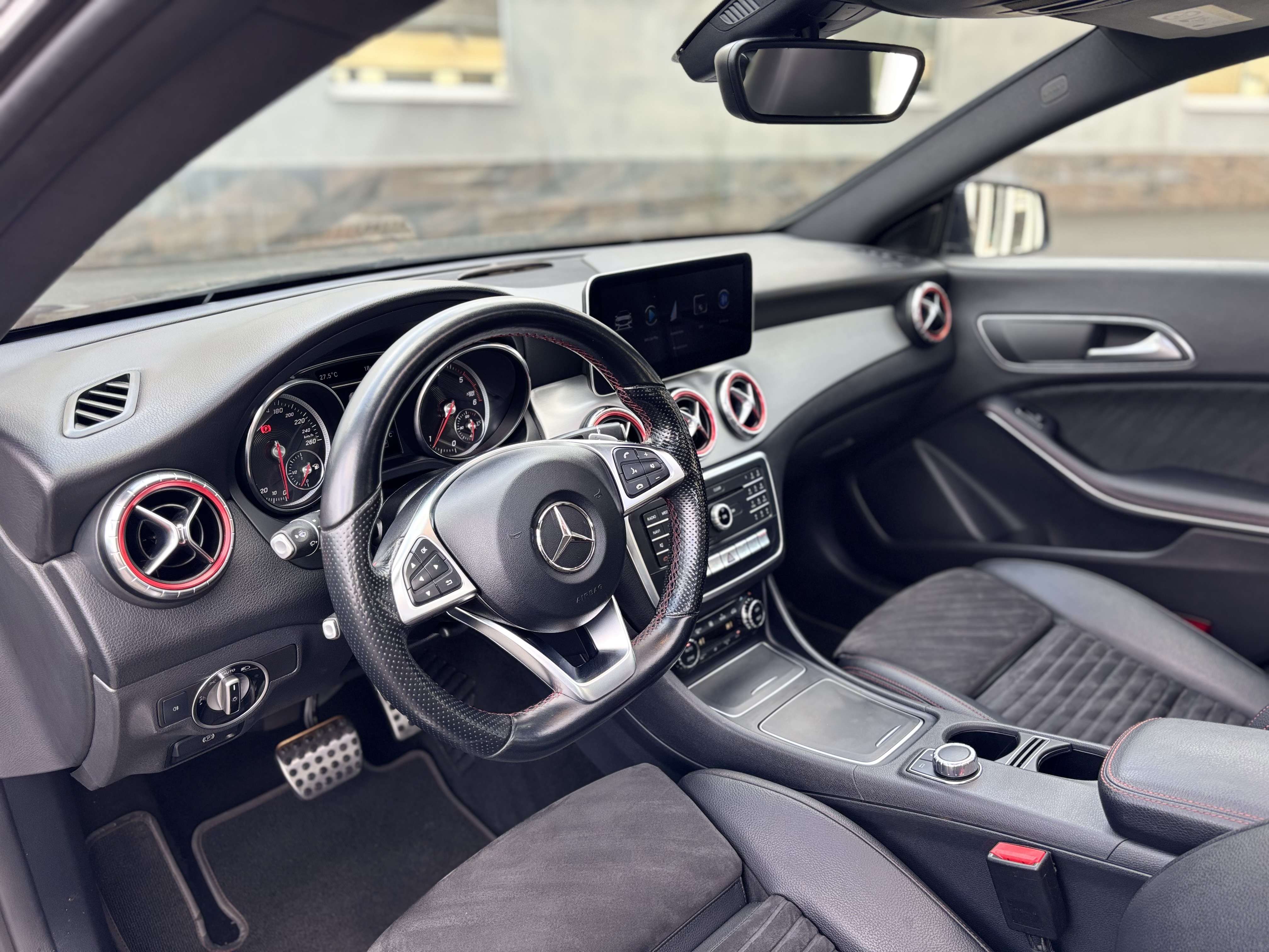Mercedes-Benz CLA 180 CLA 180 d AMG Pack Dynamic Select Panoramisch Dak