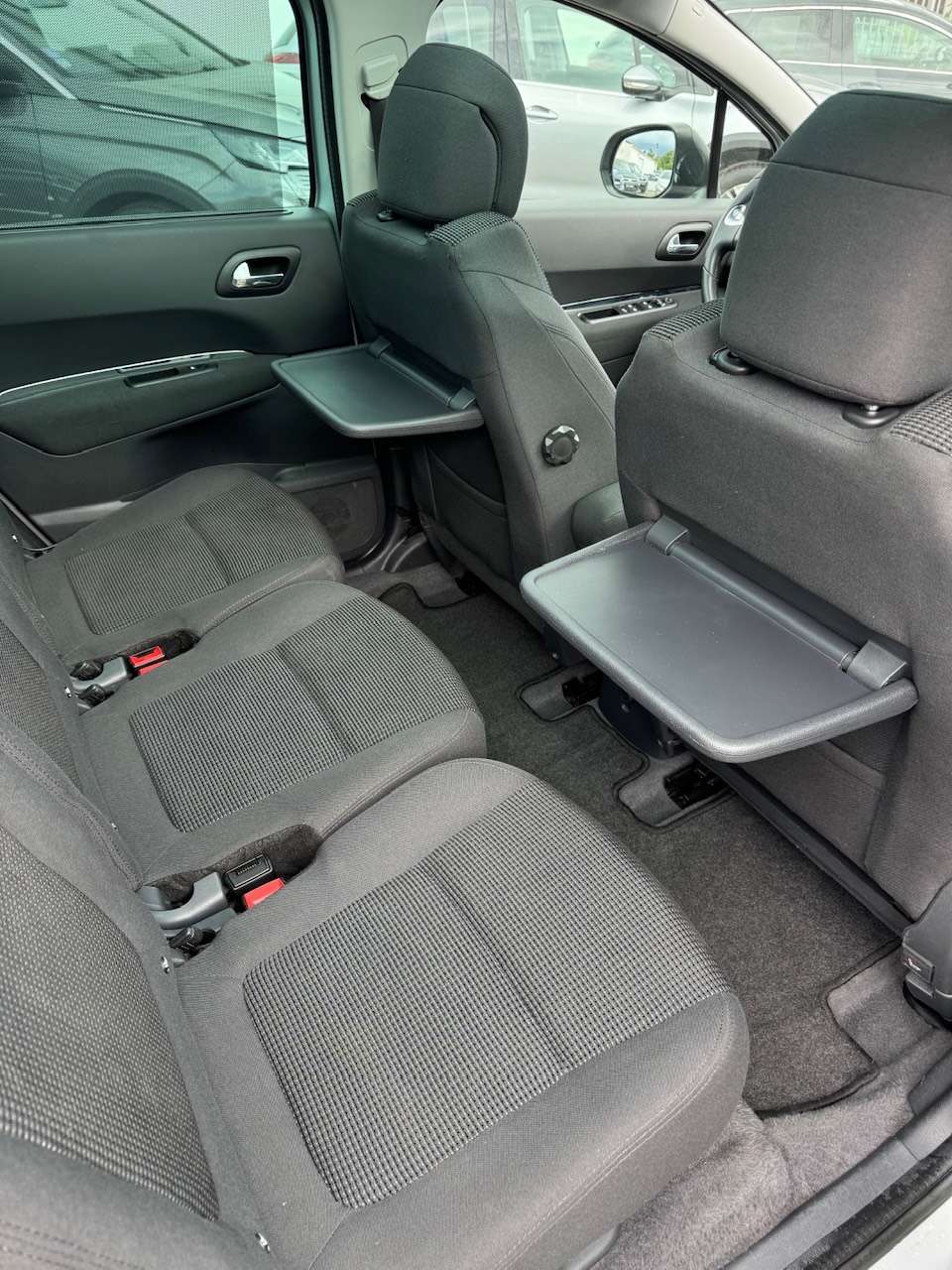 Peugeot 5008 1.6 HDi Allure - Panoramische dak - Navi