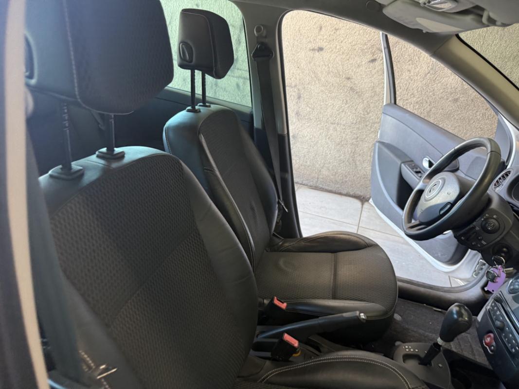 Renault Clio 1.6 16V 110 Exception Pack Cuir TomTom A