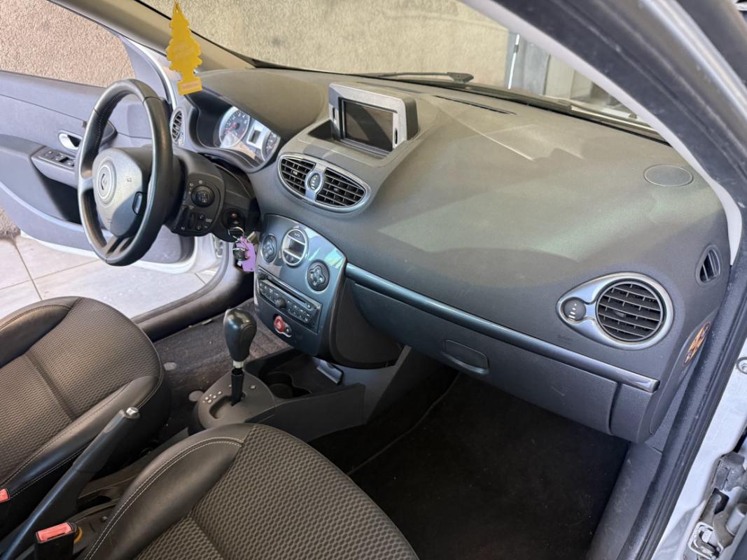 Renault Clio 1.6 16V 110 Exception Pack Cuir TomTom A
