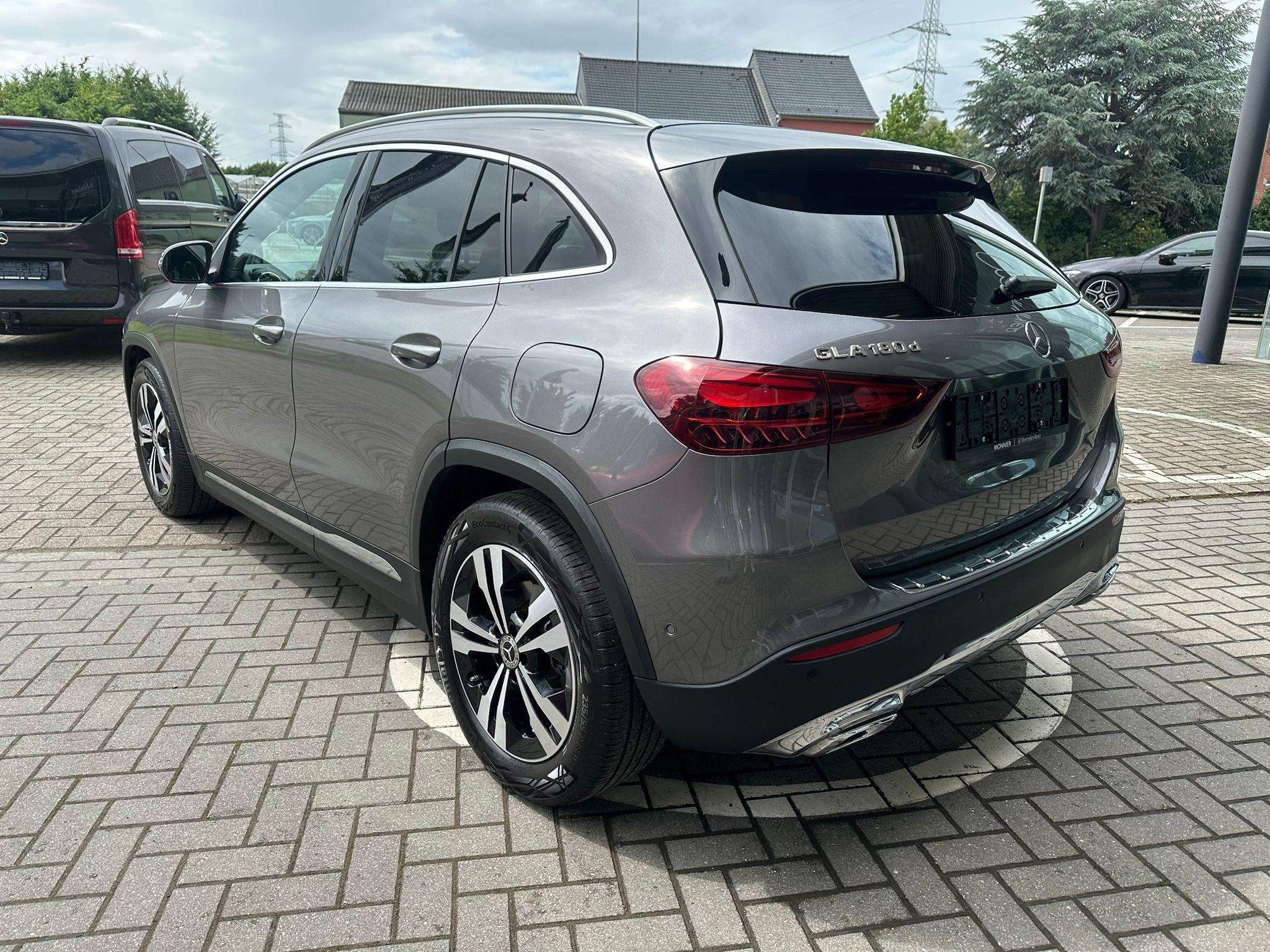 Mercedes-Benz GLA 180 GLA d Business Line