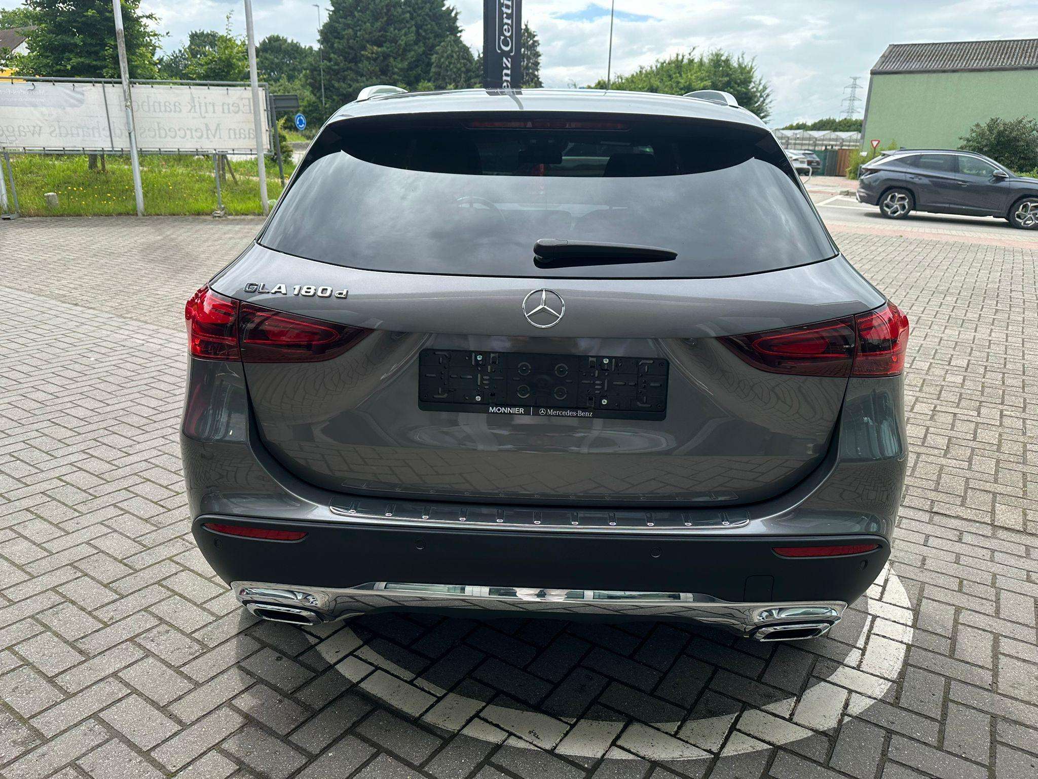 Mercedes-Benz GLA 180 GLA d Business Line