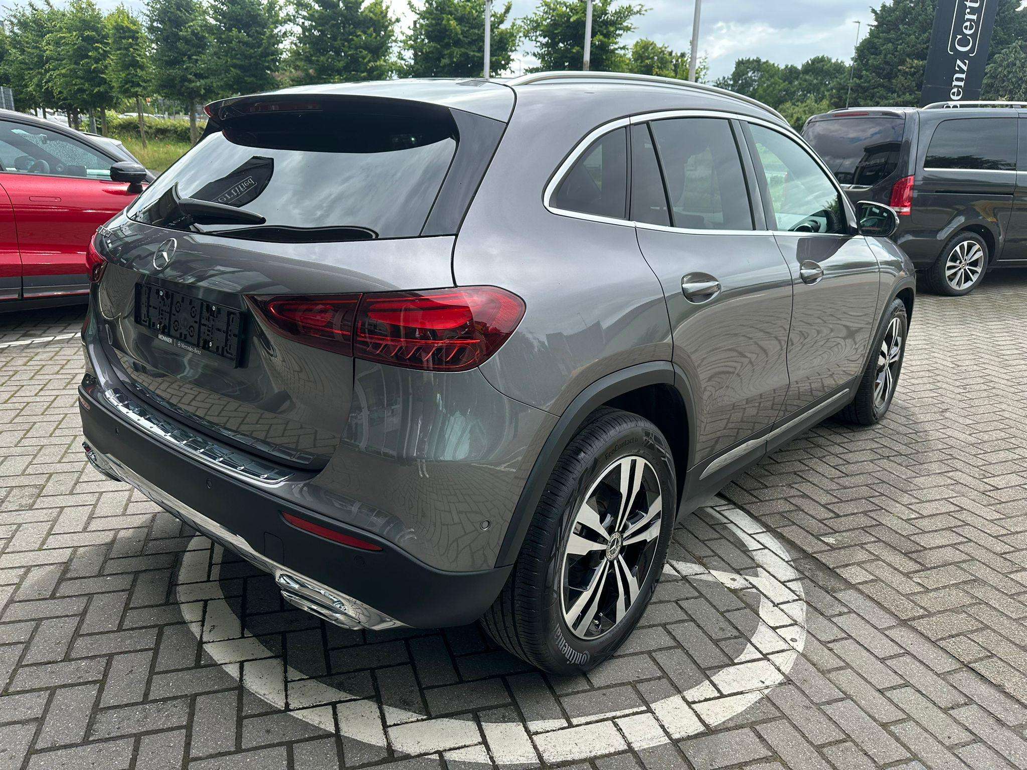 Mercedes-Benz GLA 180 GLA d Business Line