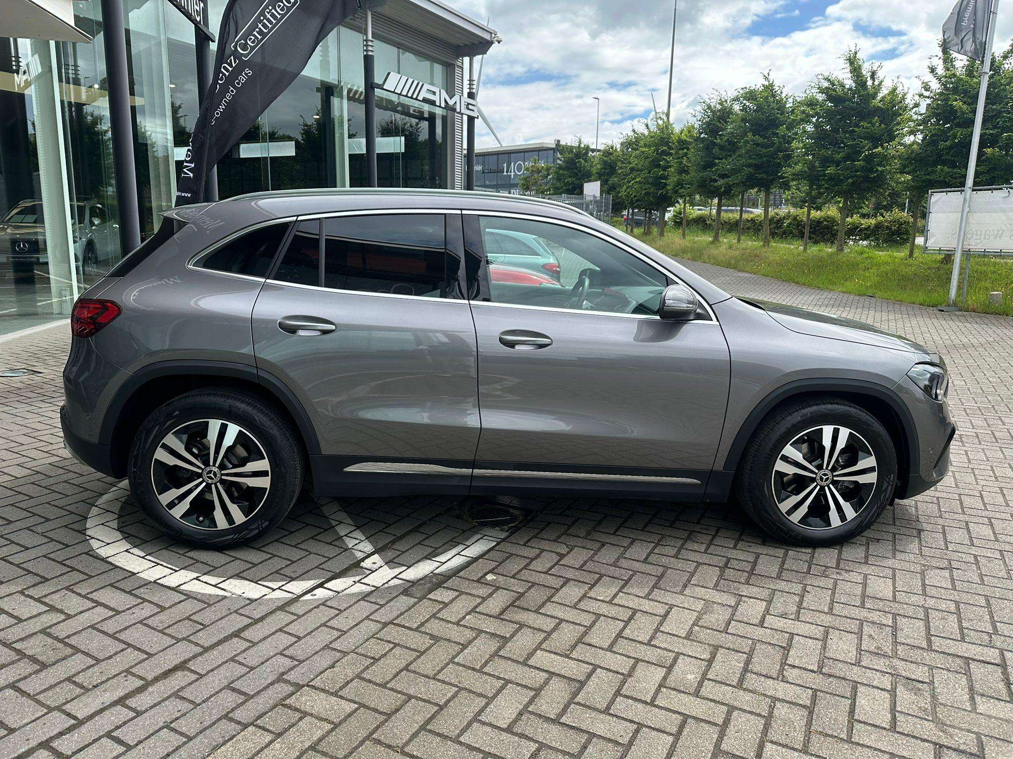 Mercedes-Benz GLA 180 GLA d Business Line
