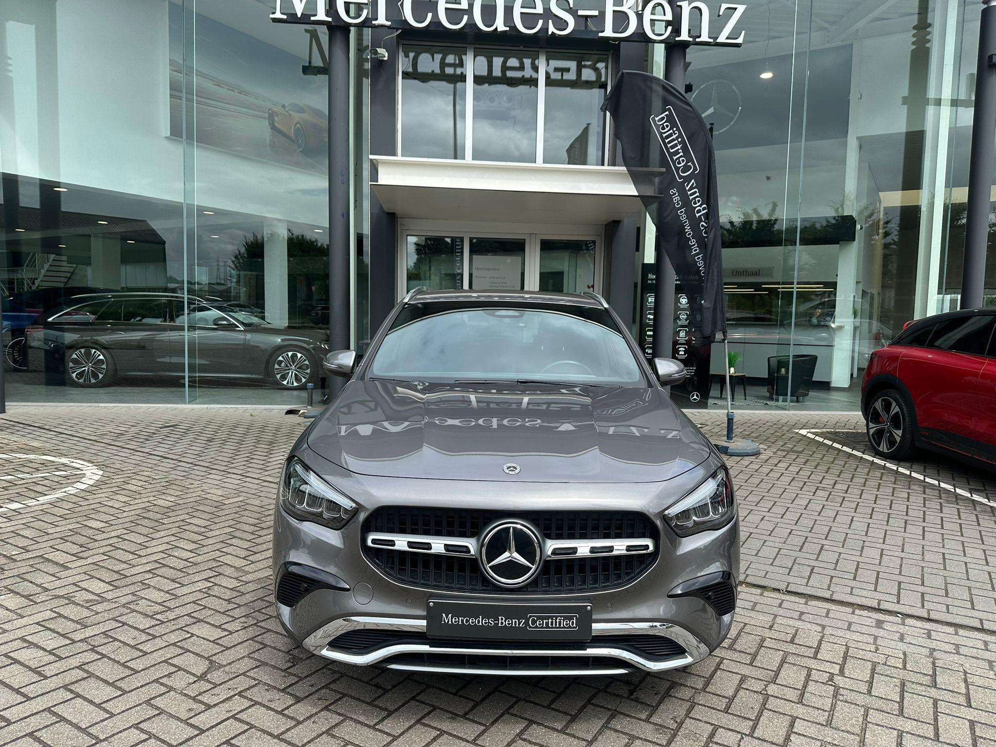 Mercedes-Benz GLA 180 GLA d Business Line