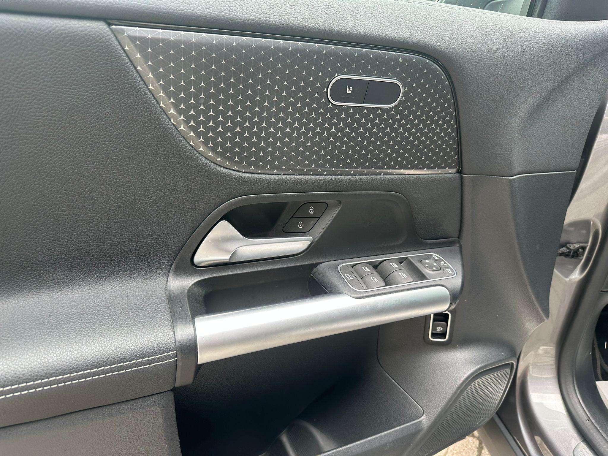 Mercedes-Benz GLA 180 GLA d Business Line