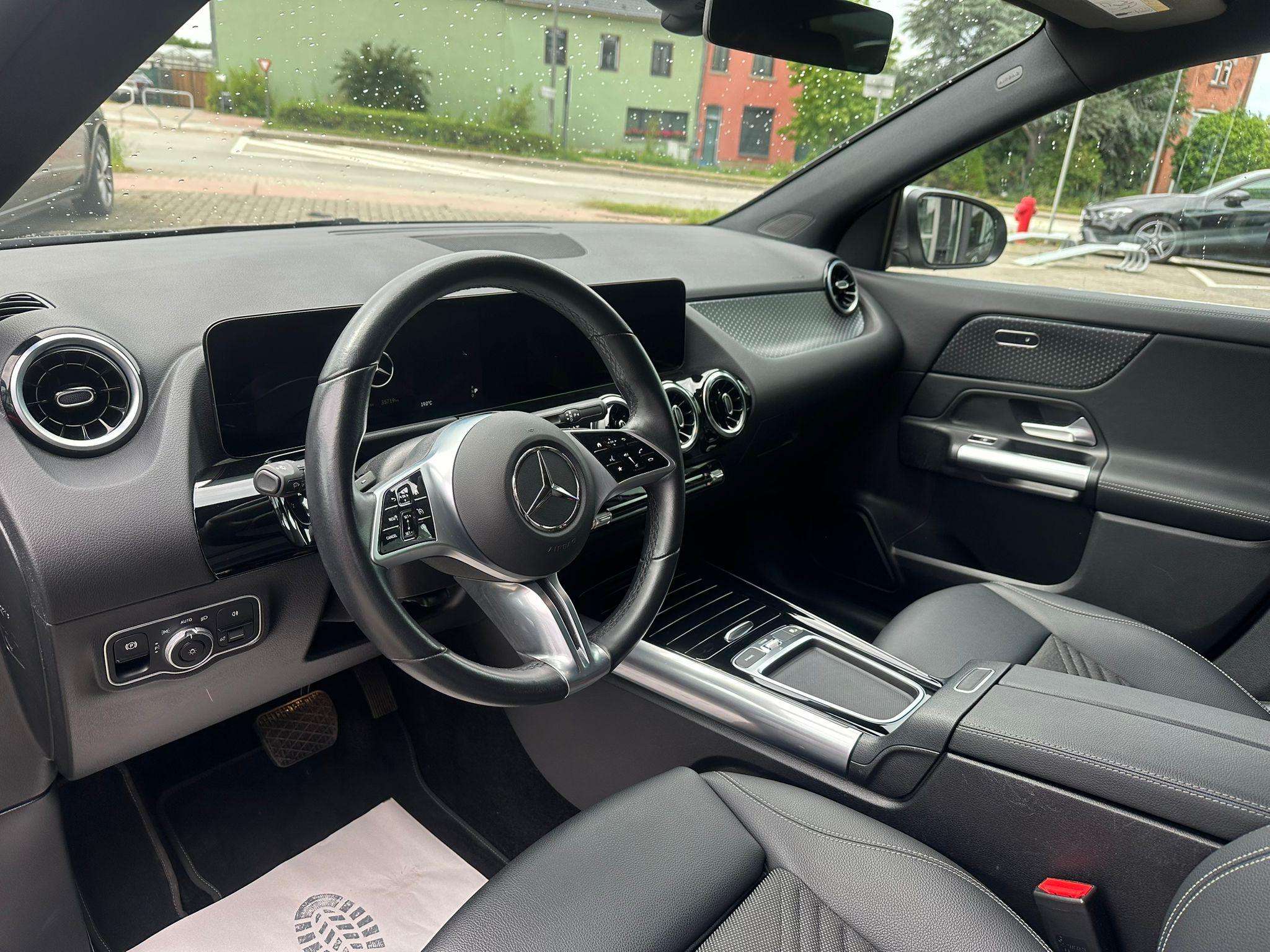 Mercedes-Benz GLA 180 GLA d Business Line