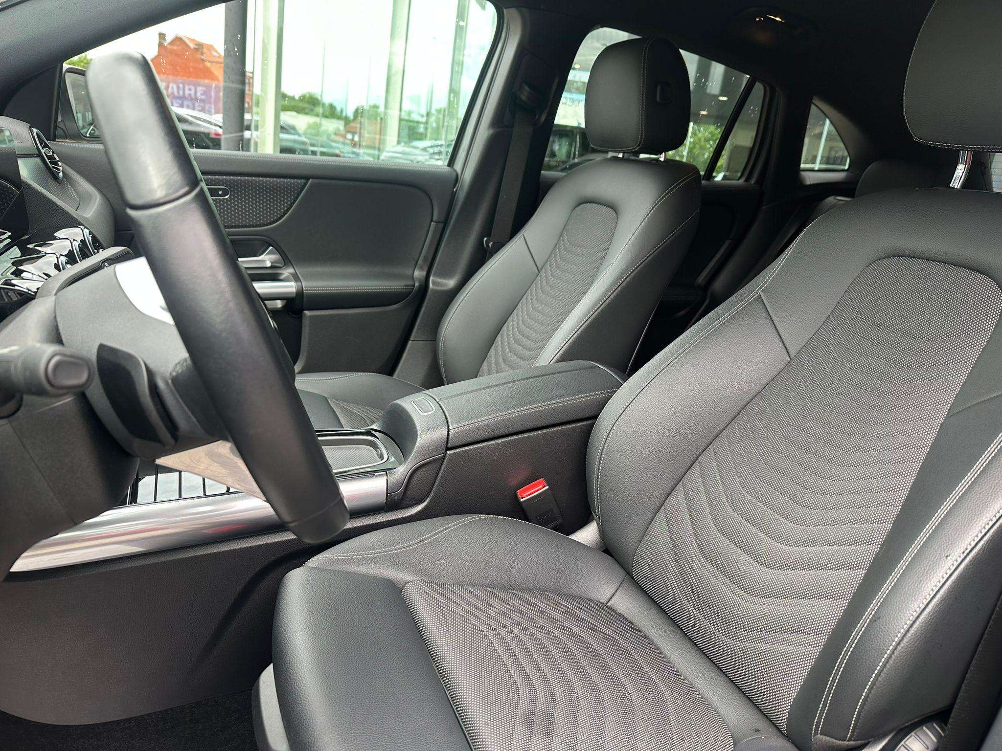 Mercedes-Benz GLA 180 GLA d Business Line