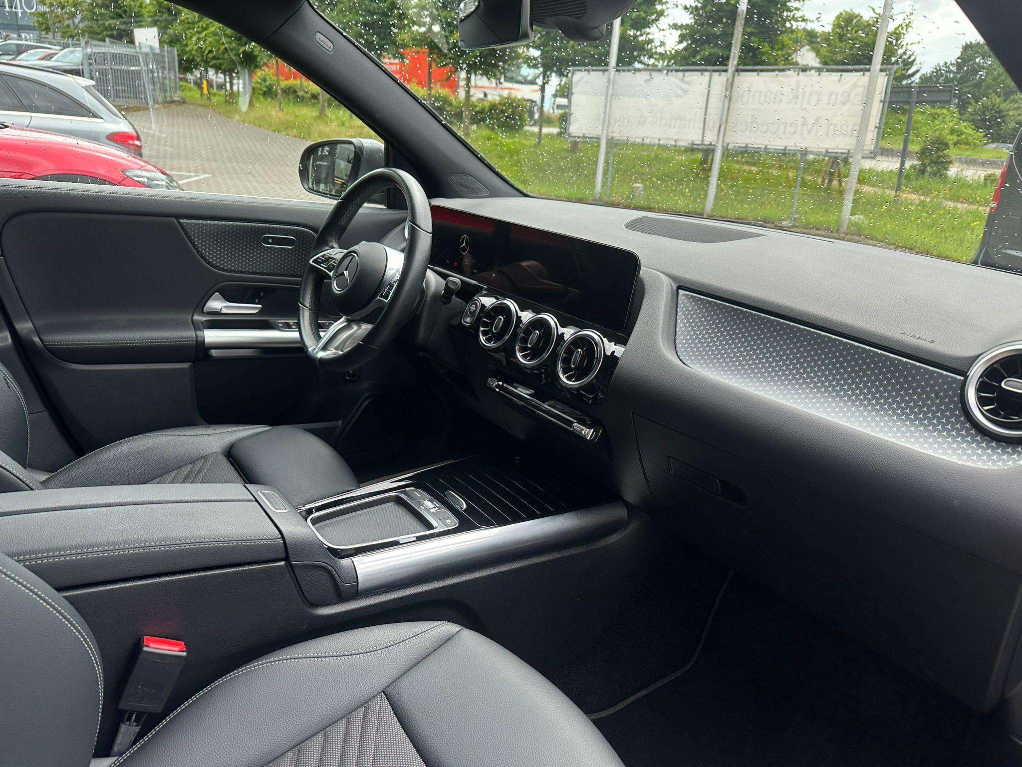 Mercedes-Benz GLA 180 GLA d Business Line