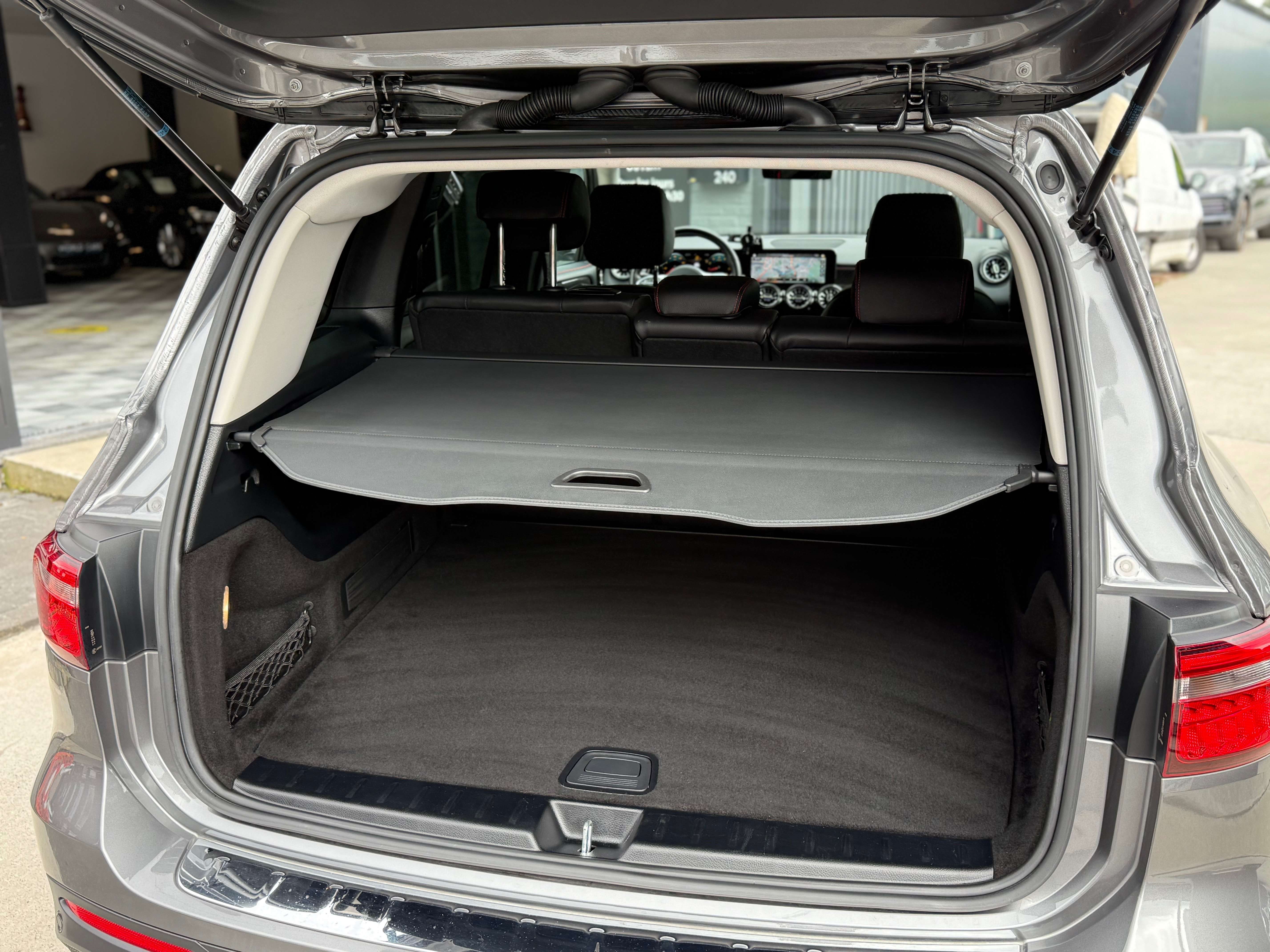 Mercedes-Benz GLB 180 PACK AMG - COCKPIT - LINE ASSIST - ANGLES MORT - GARANTIE 12MOIS