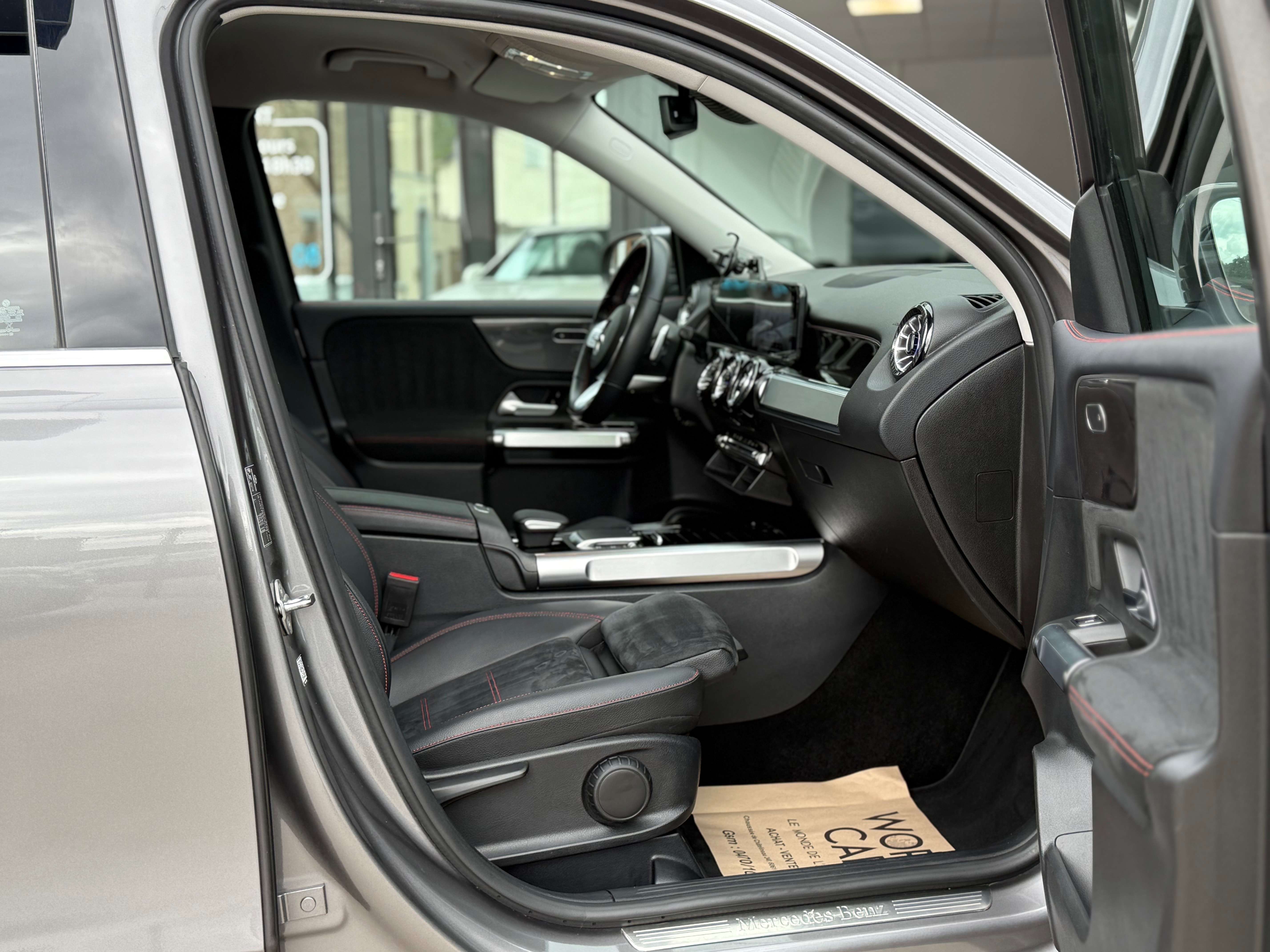 Mercedes-Benz GLB 180 PACK AMG - COCKPIT - LINE ASSIST - ANGLES MORT - GARANTIE 12MOIS