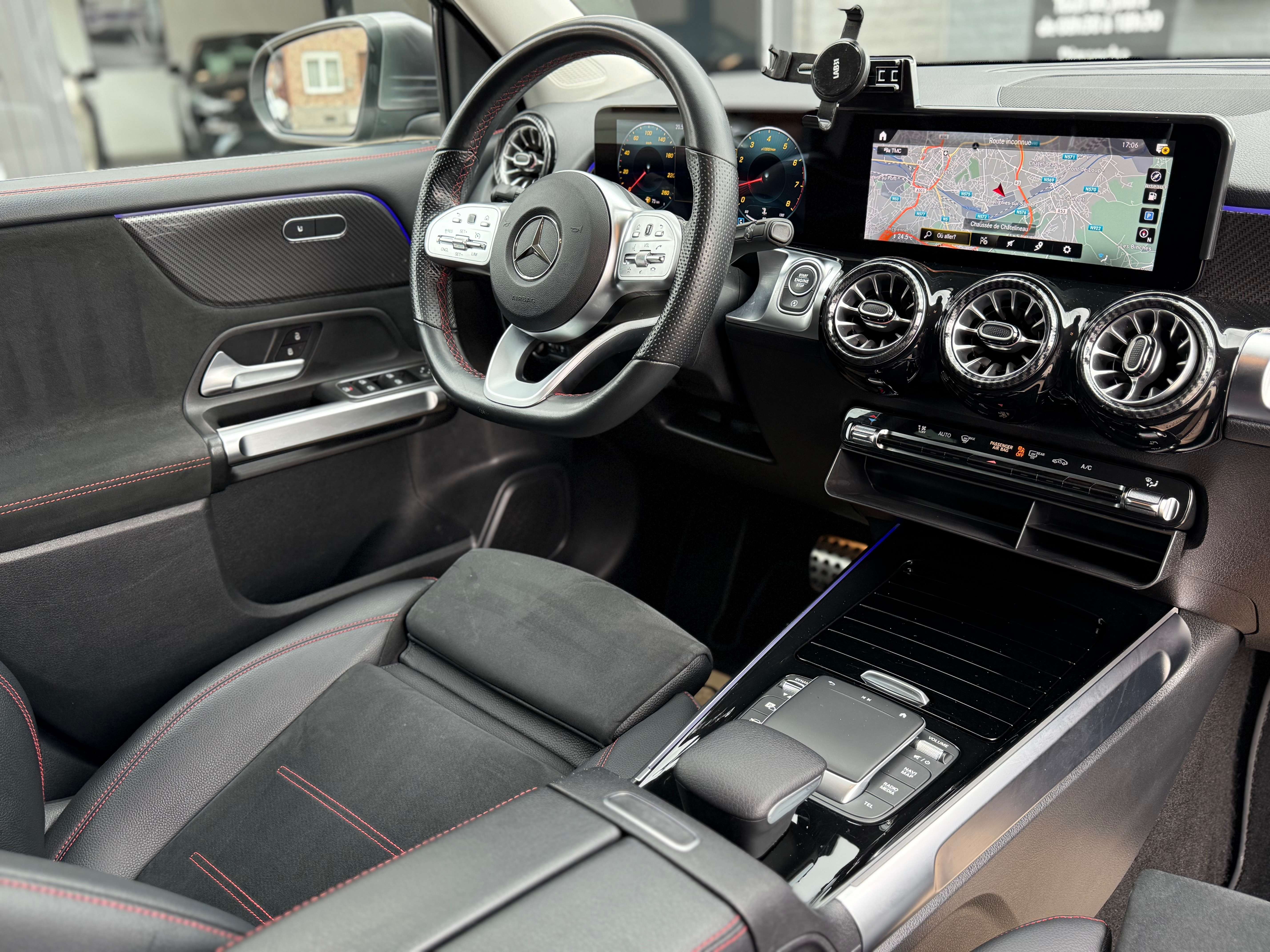 Mercedes-Benz GLB 180 PACK AMG - COCKPIT - LINE ASSIST - ANGLES MORT - GARANTIE 12MOIS