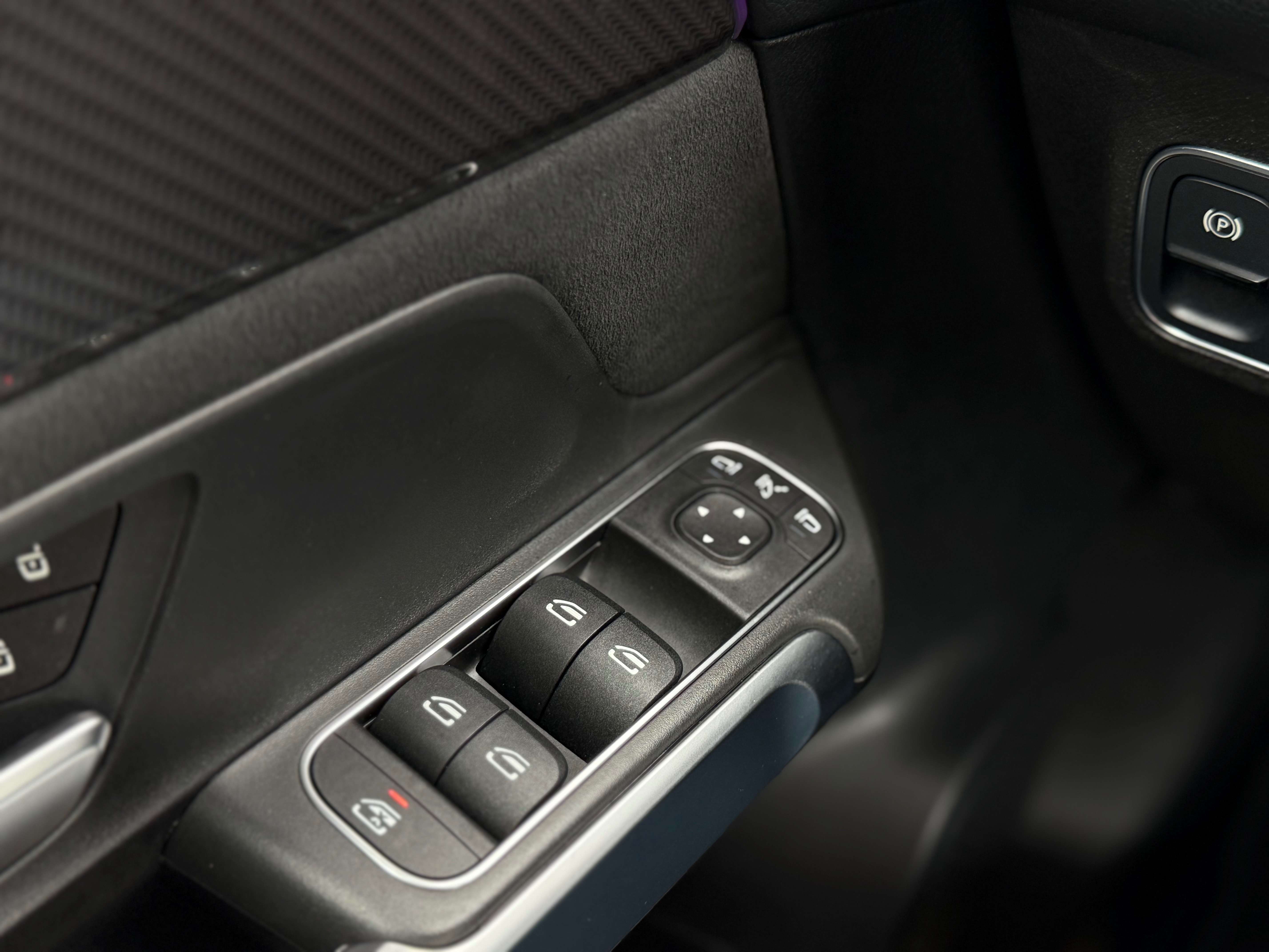 Mercedes-Benz GLB 180 PACK AMG - COCKPIT - LINE ASSIST - ANGLES MORT - GARANTIE 12MOIS