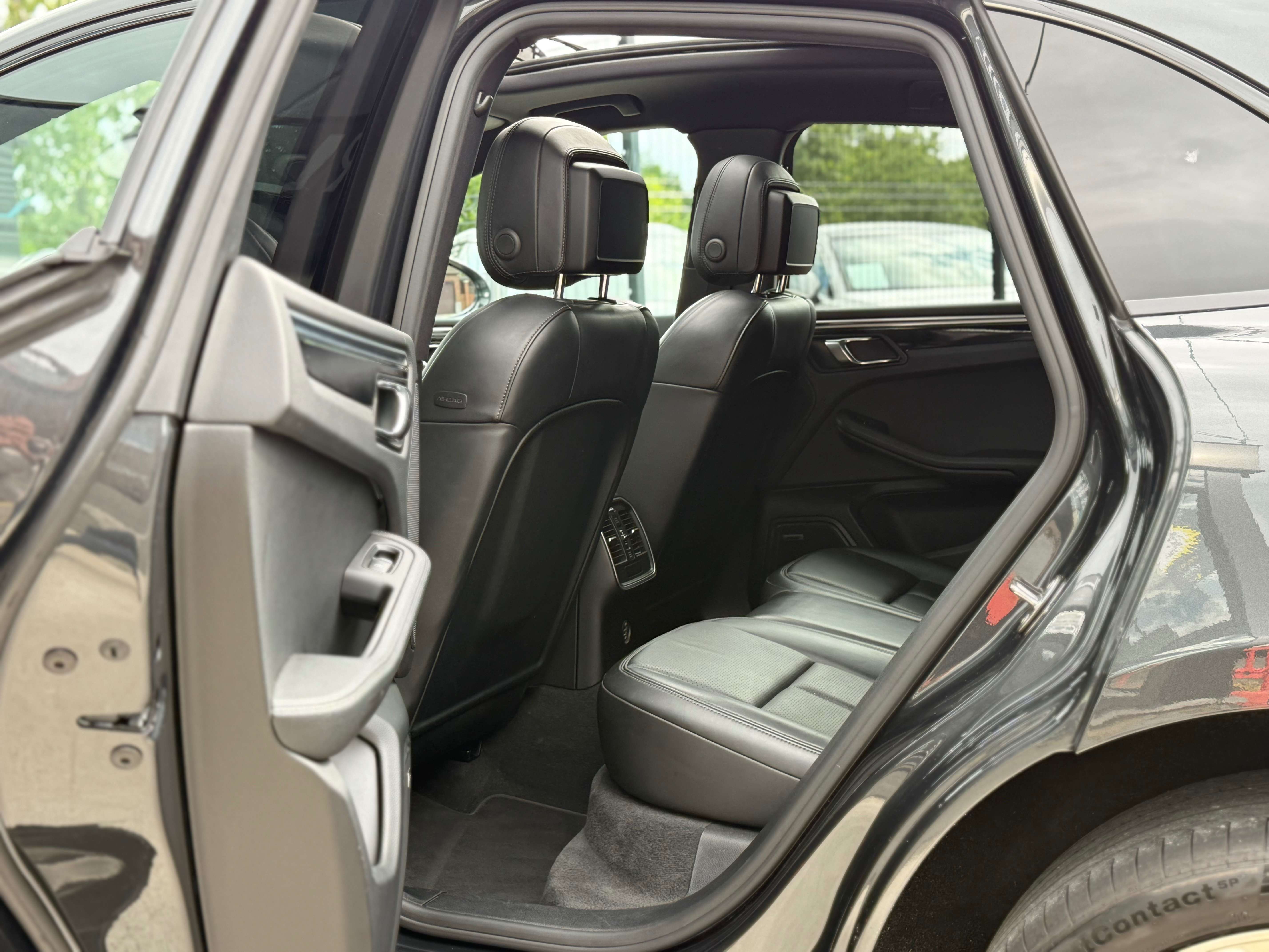 Porsche Macan 2.0 Turbo PDK SPORT DESIGN - PACK CHRONO- TOIT PANO - EXHAUST SPORT - CAMERA - LINE ASSIST - FULL OPTIONS- CARNET COMPLET