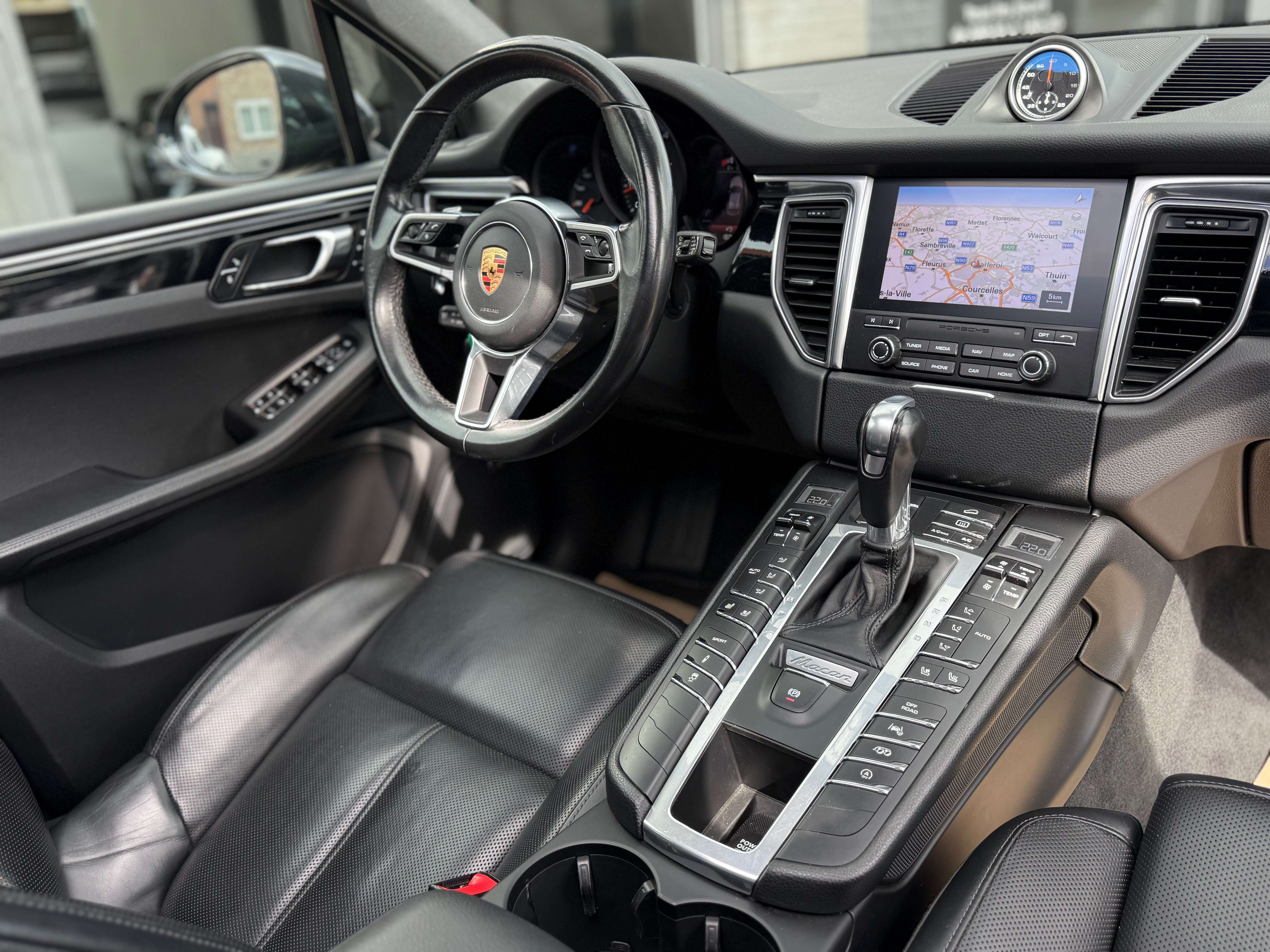 Porsche Macan 2.0 Turbo PDK SPORT DESIGN - PACK CHRONO- TOIT PANO - EXHAUST SPORT - CAMERA - LINE ASSIST - FULL OPTIONS- CARNET COMPLET