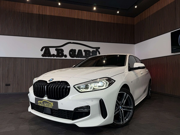 BMW 118 iA - PACK M - GARANTIE 12MOIS - 1ERPRO - CARNET FULL