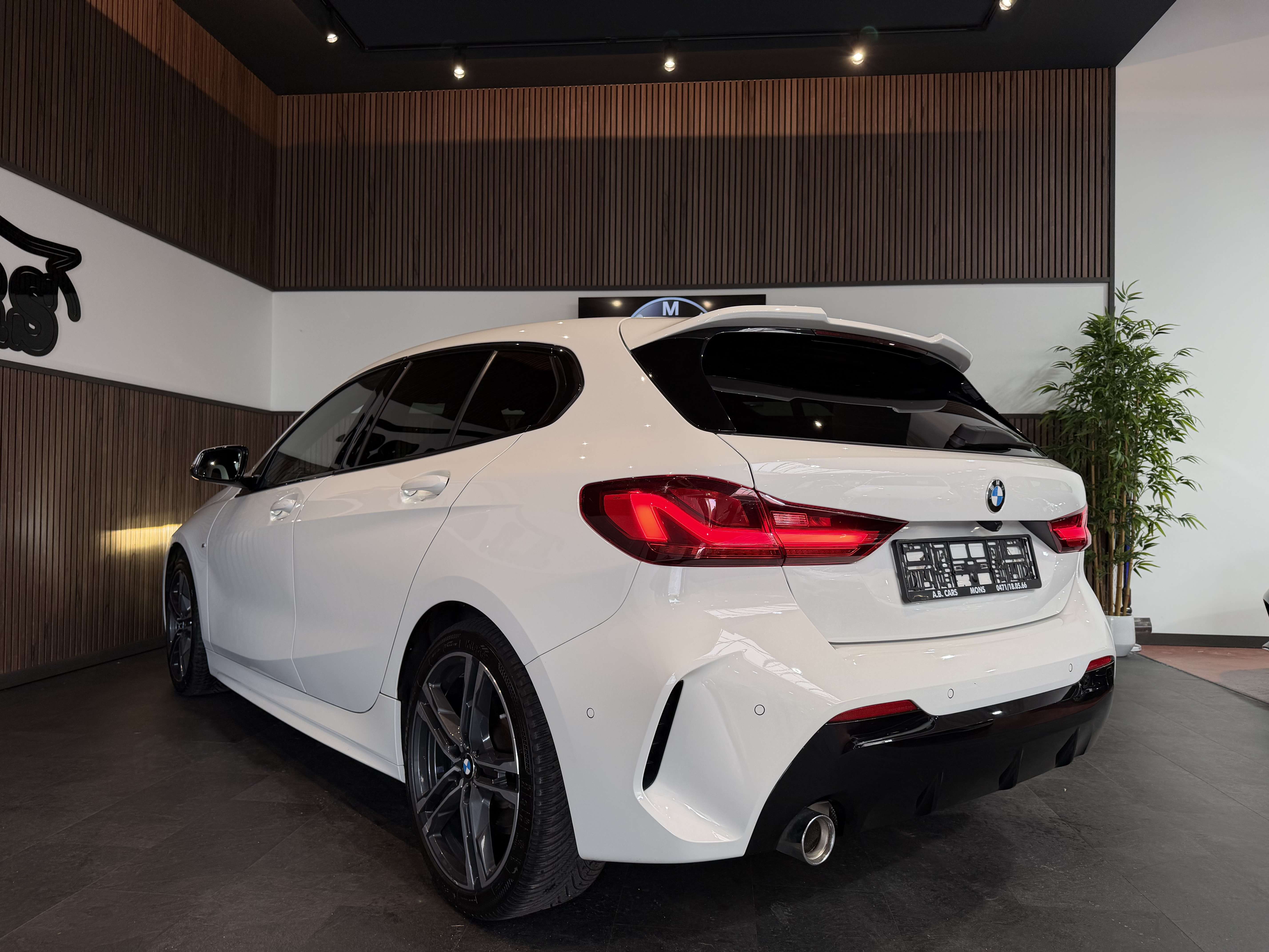 BMW 118 iA - PACK M - GARANTIE 12MOIS - 1ERPRO - CARNET FULL