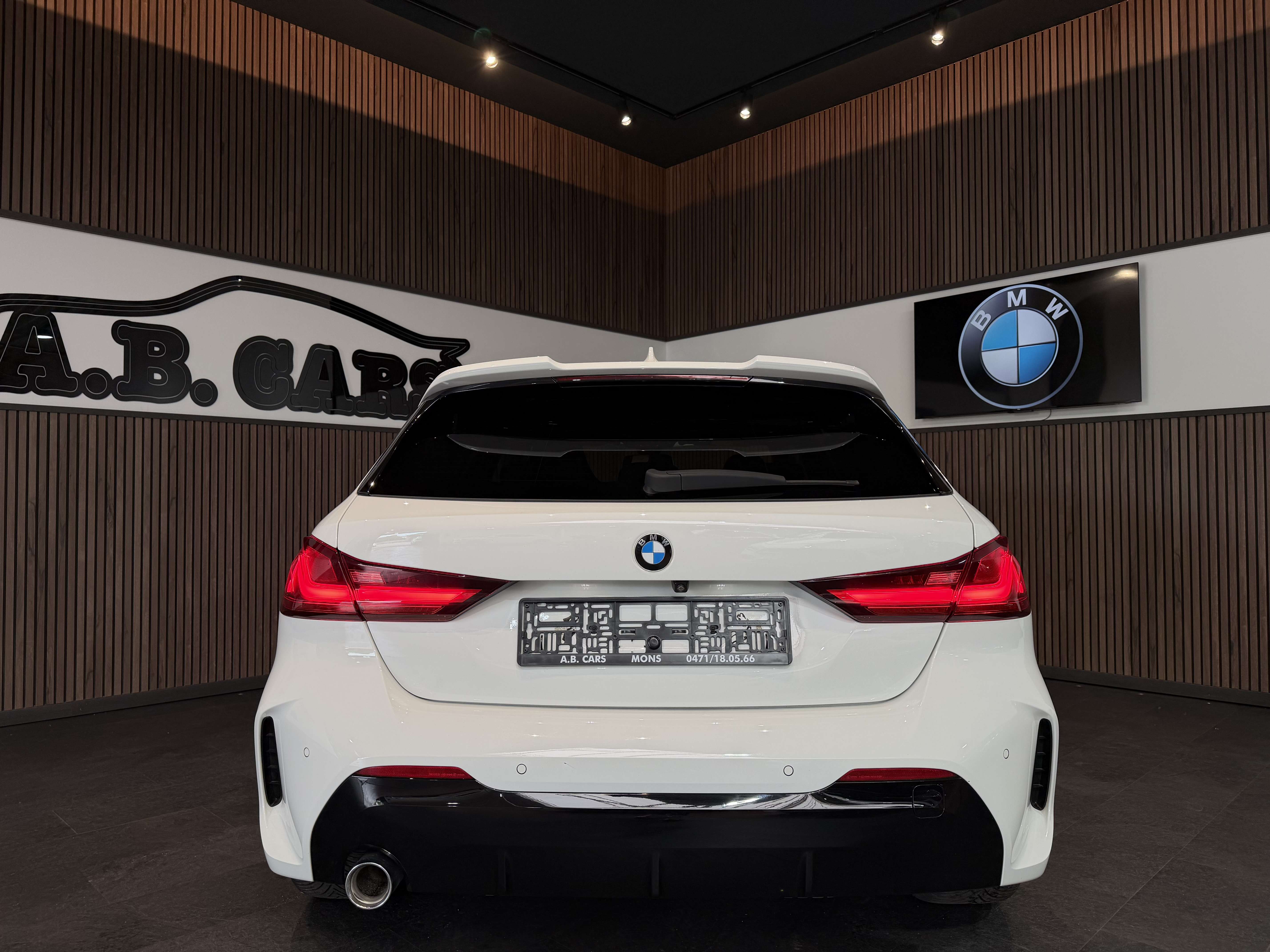 BMW 118 iA - PACK M - GARANTIE 12MOIS - 1ERPRO - CARNET FULL