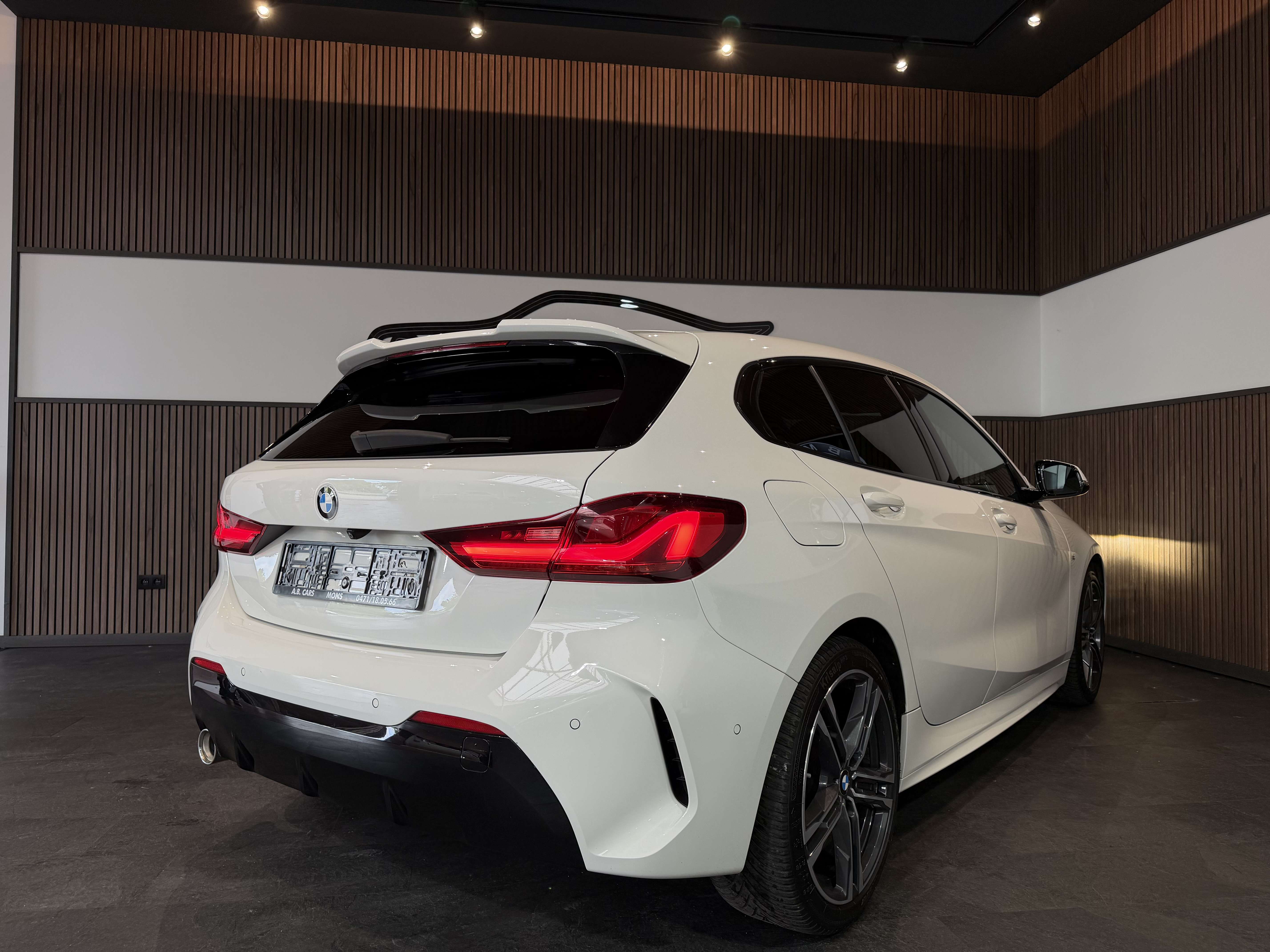 BMW 118 iA - PACK M - GARANTIE 12MOIS - 1ERPRO - CARNET FULL