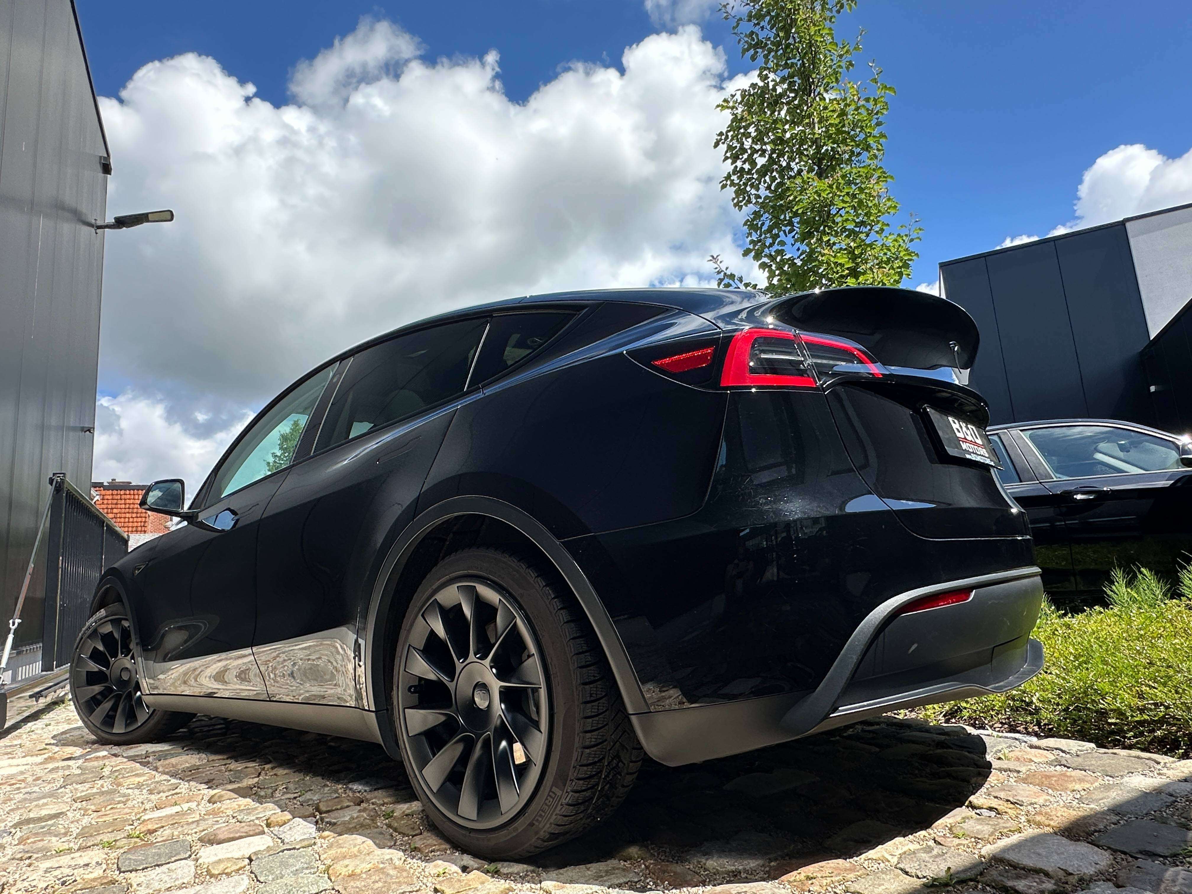 Tesla Model Y Model Y /WIT LEDER/TREKHAAK/20"ALU/28.095+BTW Tesla garantie tot 01/2031