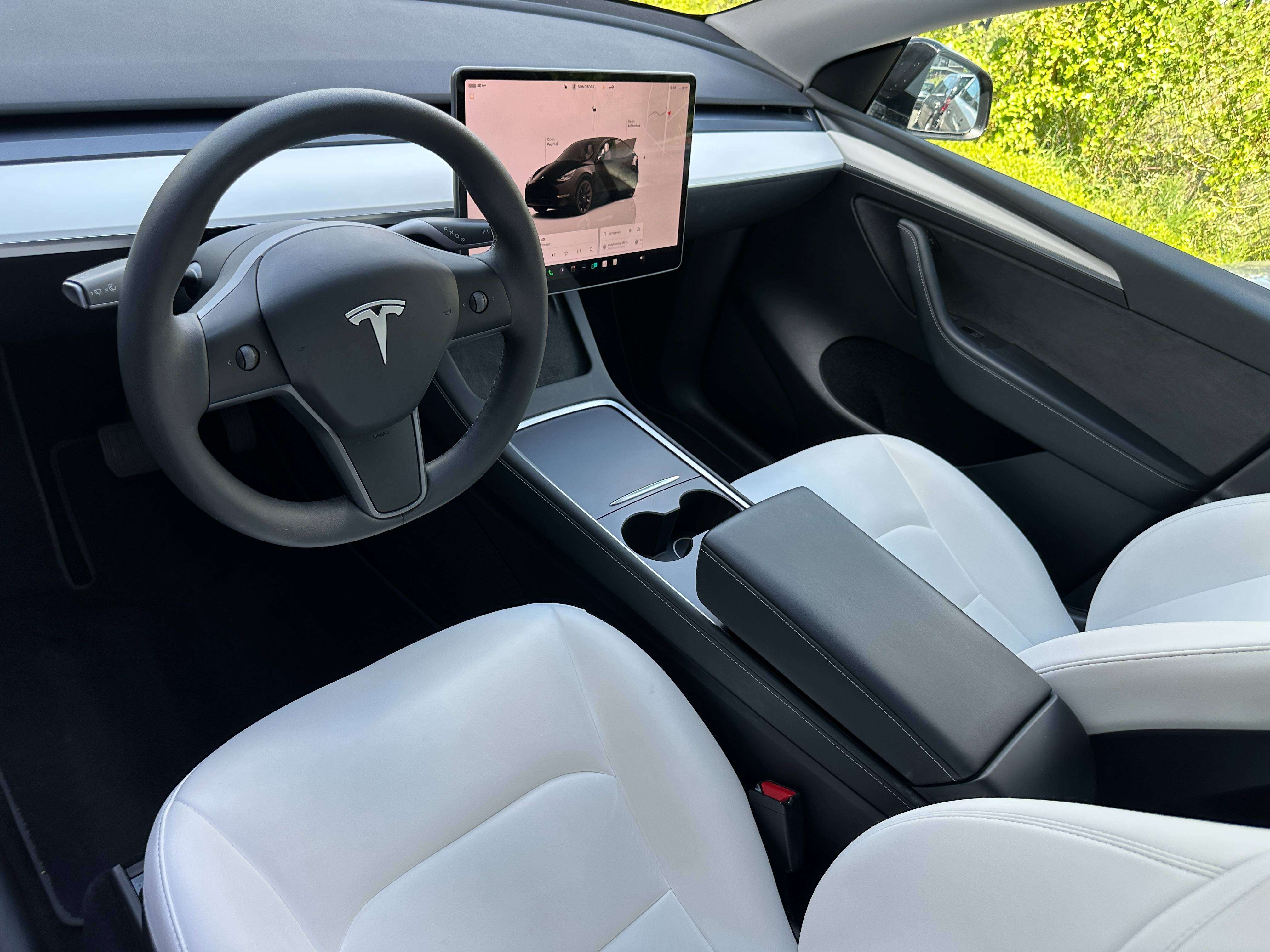 Tesla Model Y Model Y /WIT LEDER/TREKHAAK/20"ALU/28.095+BTW Tesla garantie tot 01/2031