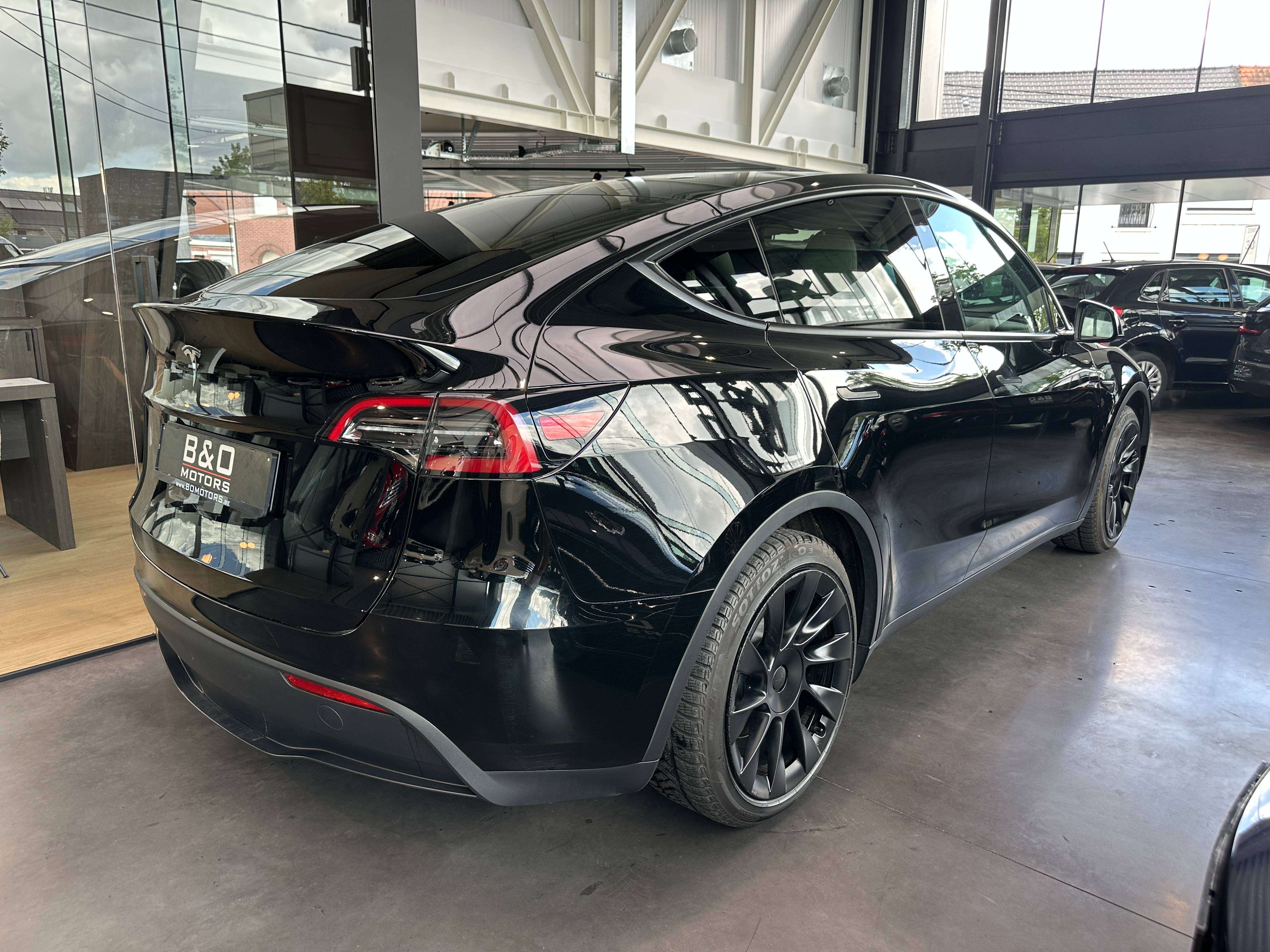 Tesla Model Y Model Y /WIT LEDER/TREKHAAK/20"ALU/28.095+BTW Tesla garantie tot 01/2031