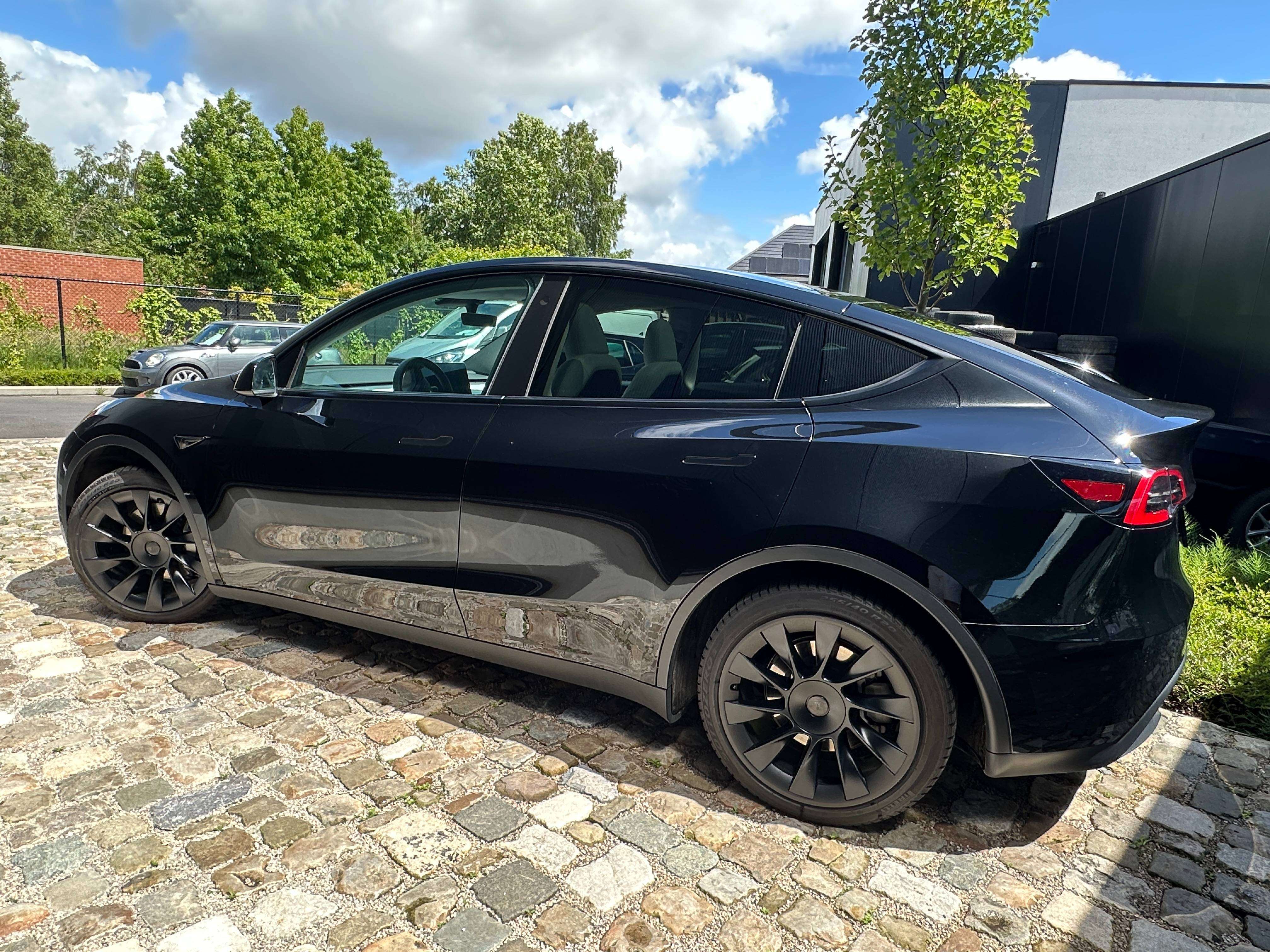 Tesla Model Y Model Y /WIT LEDER/TREKHAAK/20"ALU/28.095+BTW Tesla garantie tot 01/2031