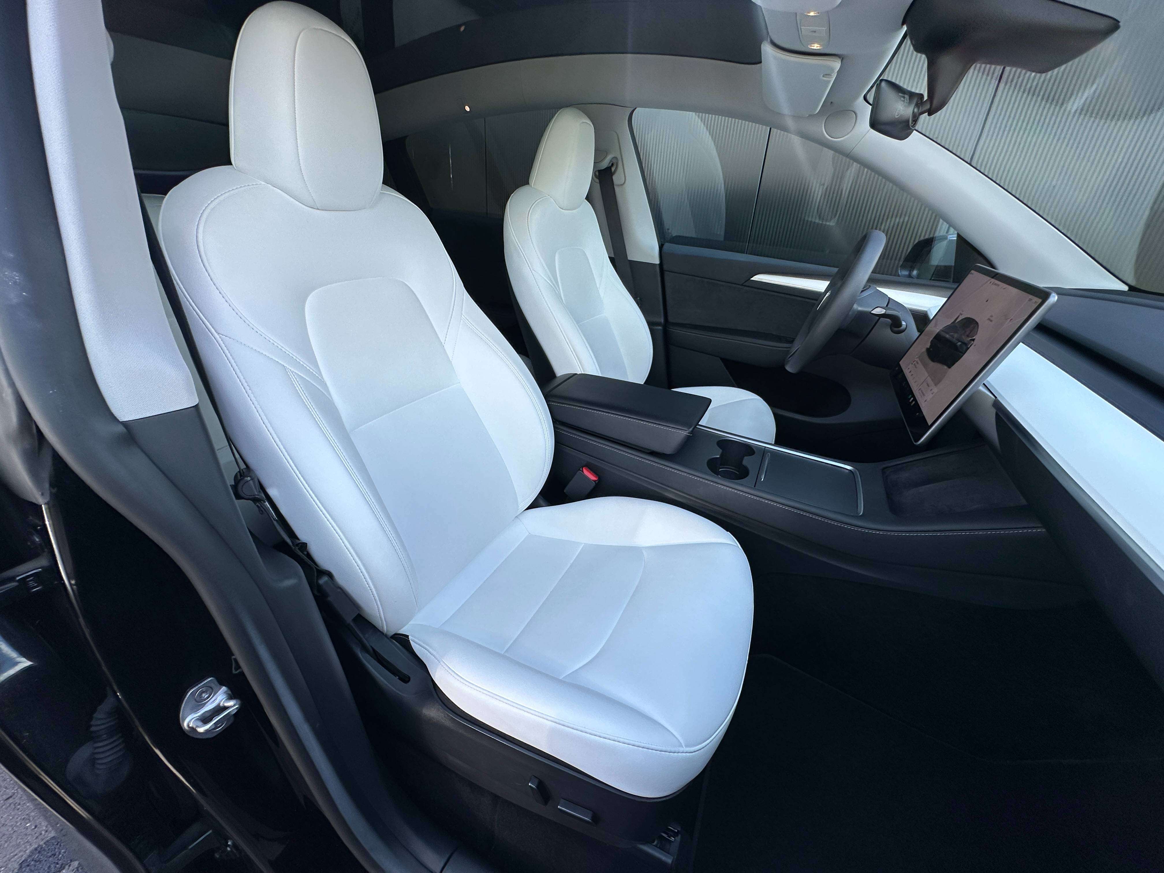 Tesla Model Y Model Y /WIT LEDER/TREKHAAK/20"ALU/28.095+BTW Tesla garantie tot 01/2031