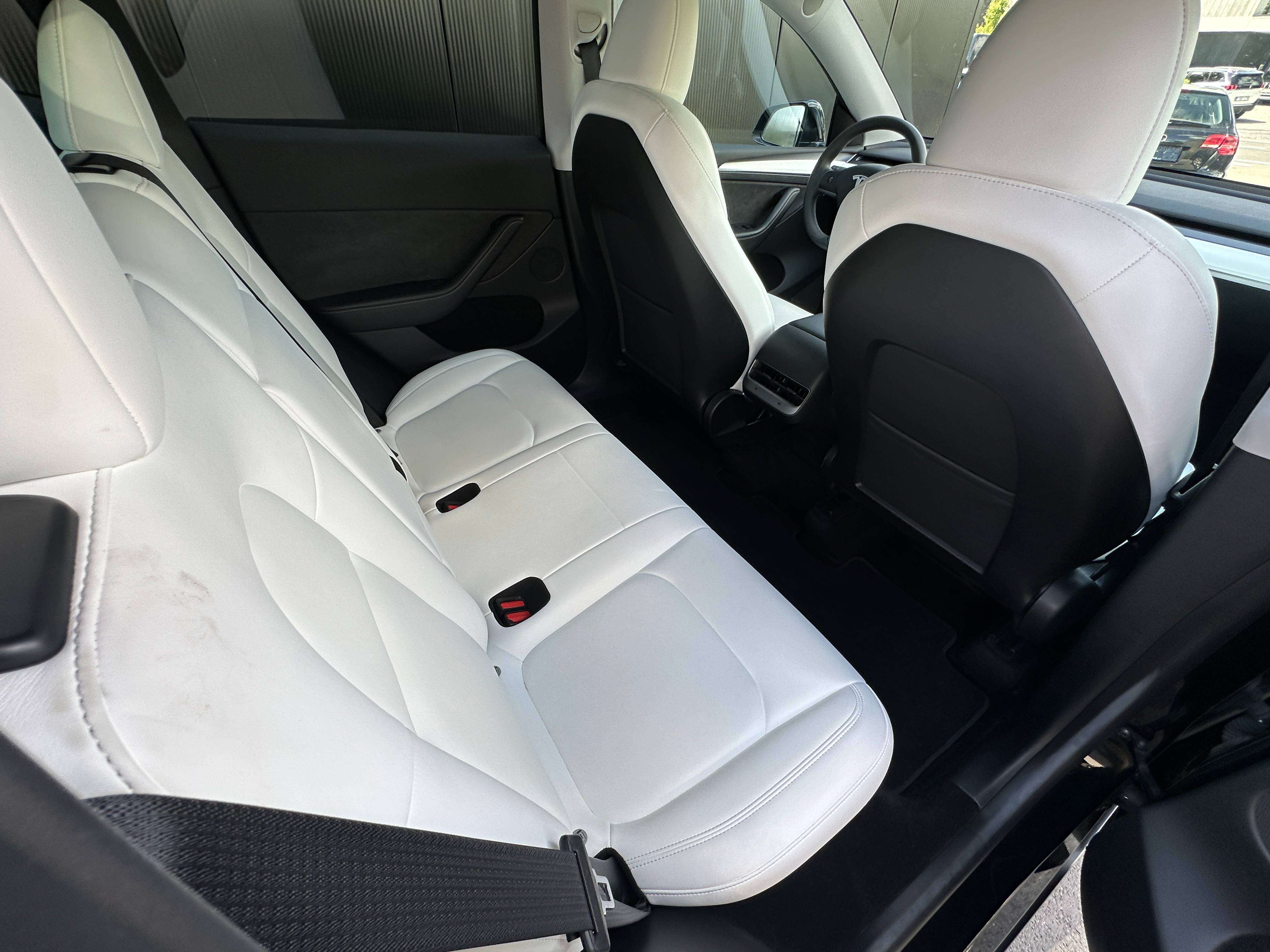 Tesla Model Y Model Y /WIT LEDER/TREKHAAK/20"ALU/28.095+BTW Tesla garantie tot 01/2031