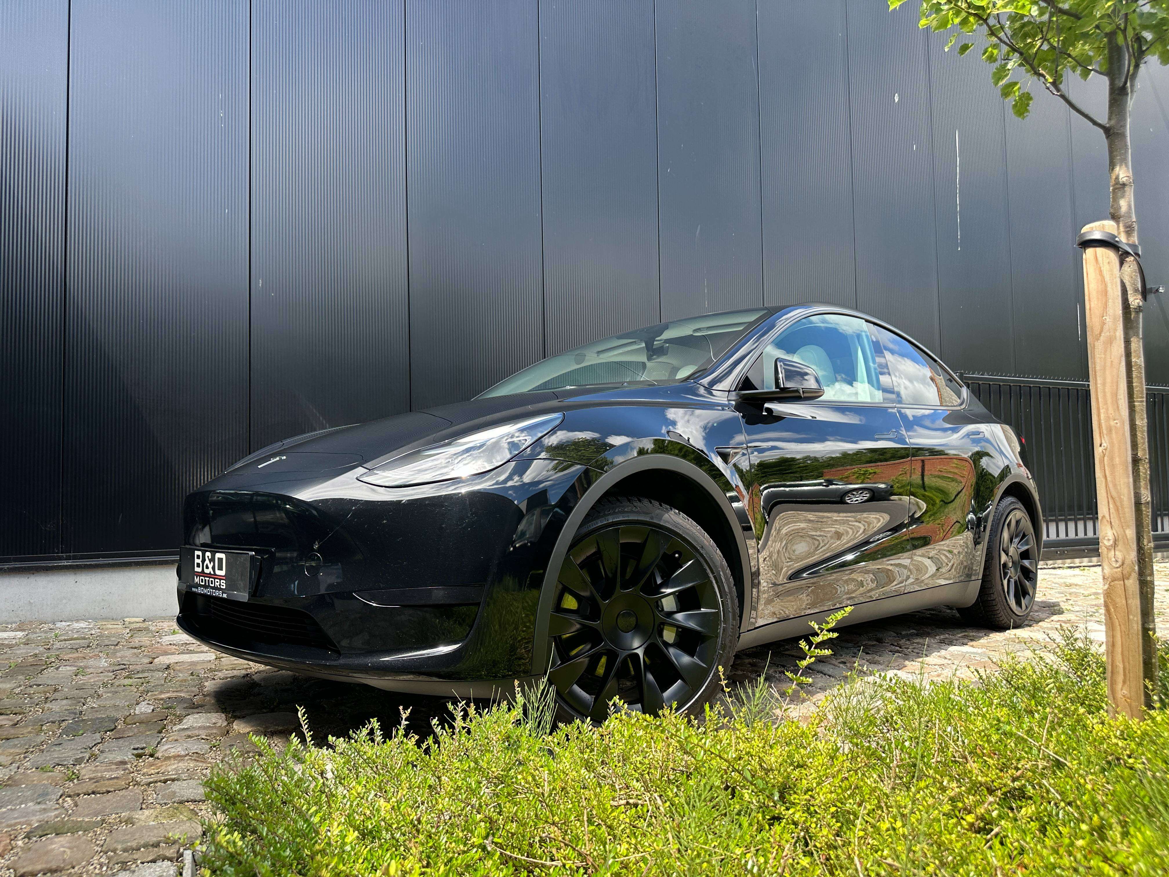 Tesla Model Y Model Y /WIT LEDER/TREKHAAK/20"ALU/28.095+BTW Tesla garantie tot 01/2031