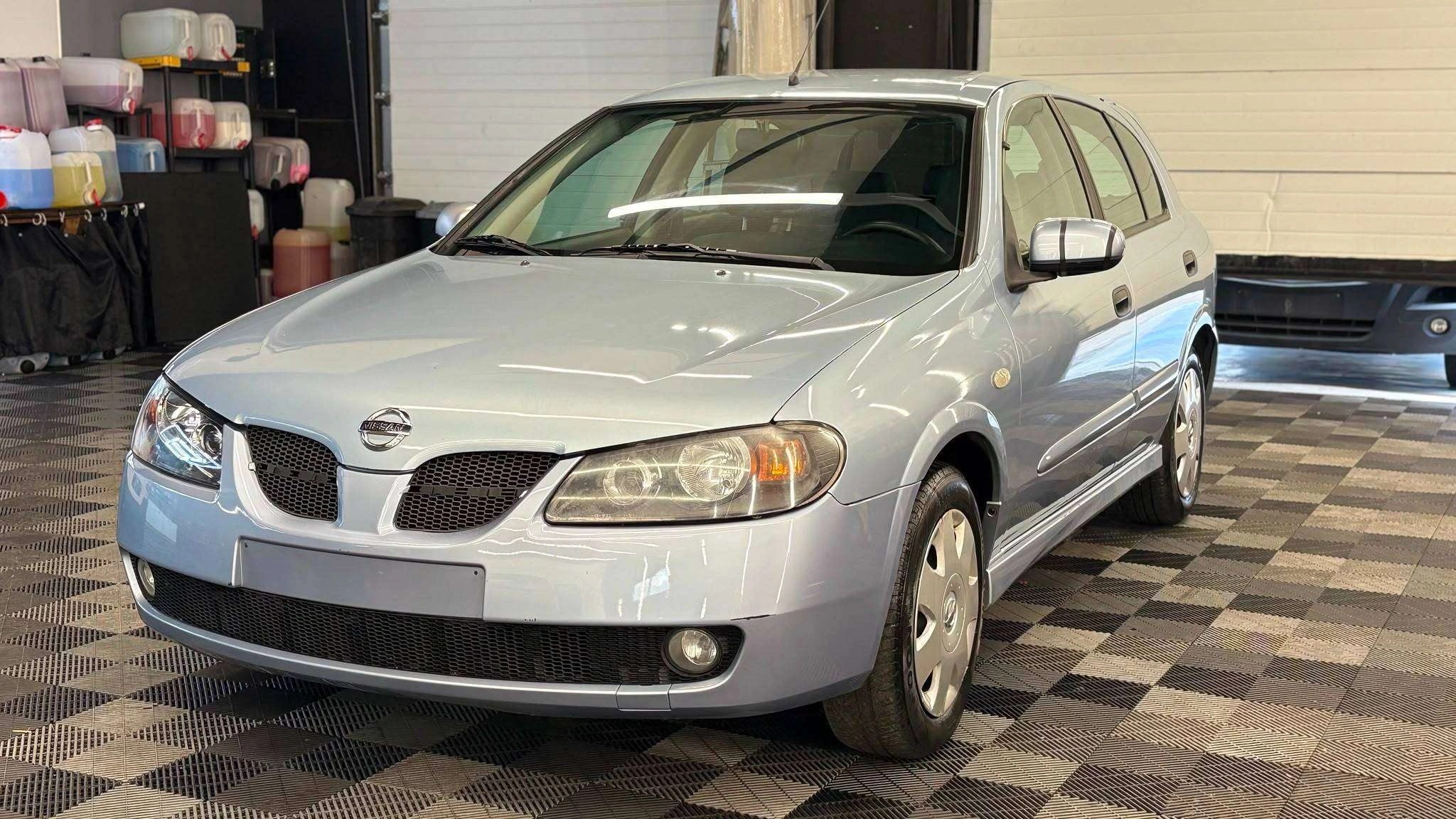 Nissan Almera BENZINE bj2006 MANUEEL 198000KM 5DEURS