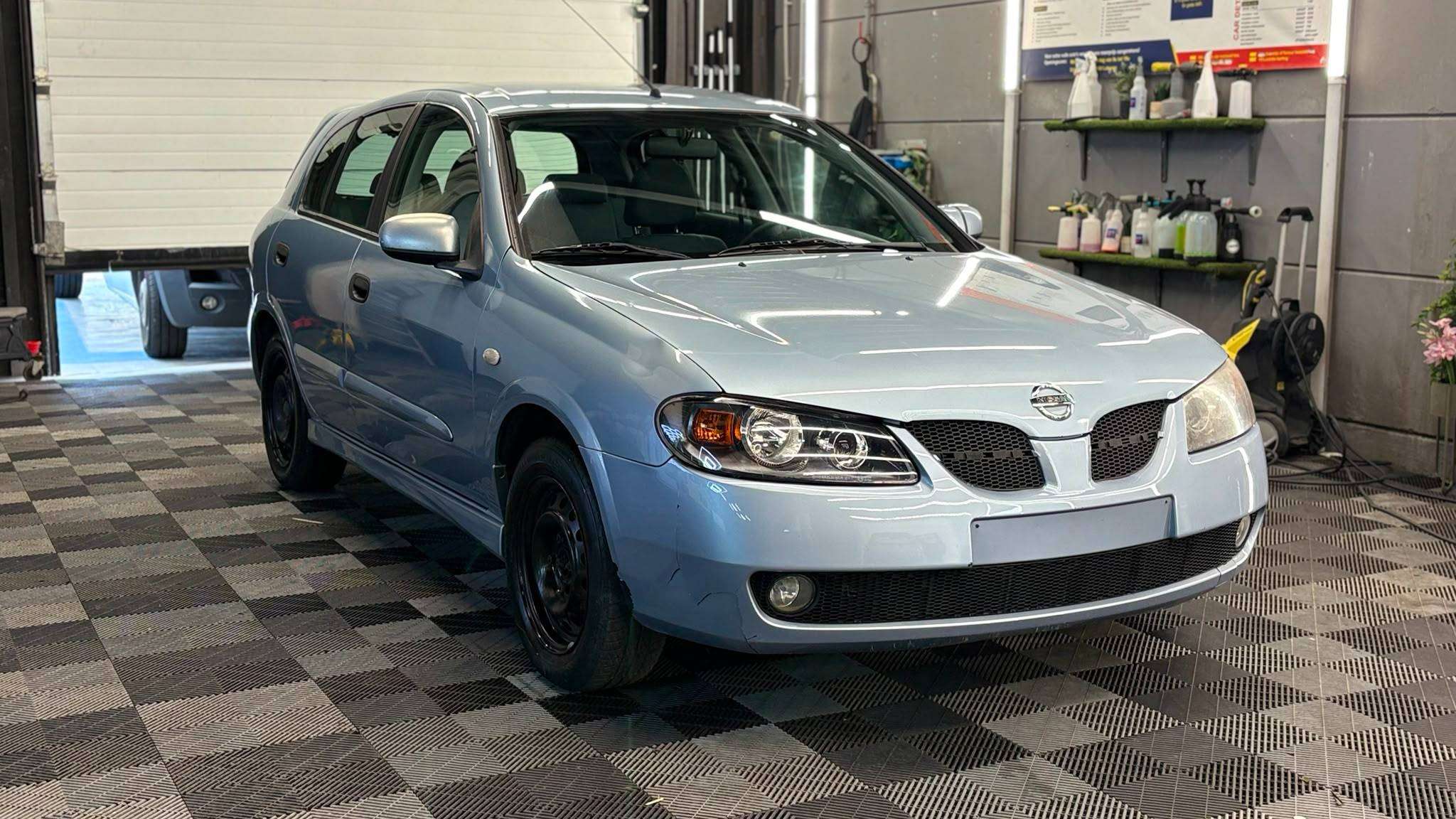 Nissan Almera BENZINE bj2006 MANUEEL 198000KM 5DEURS