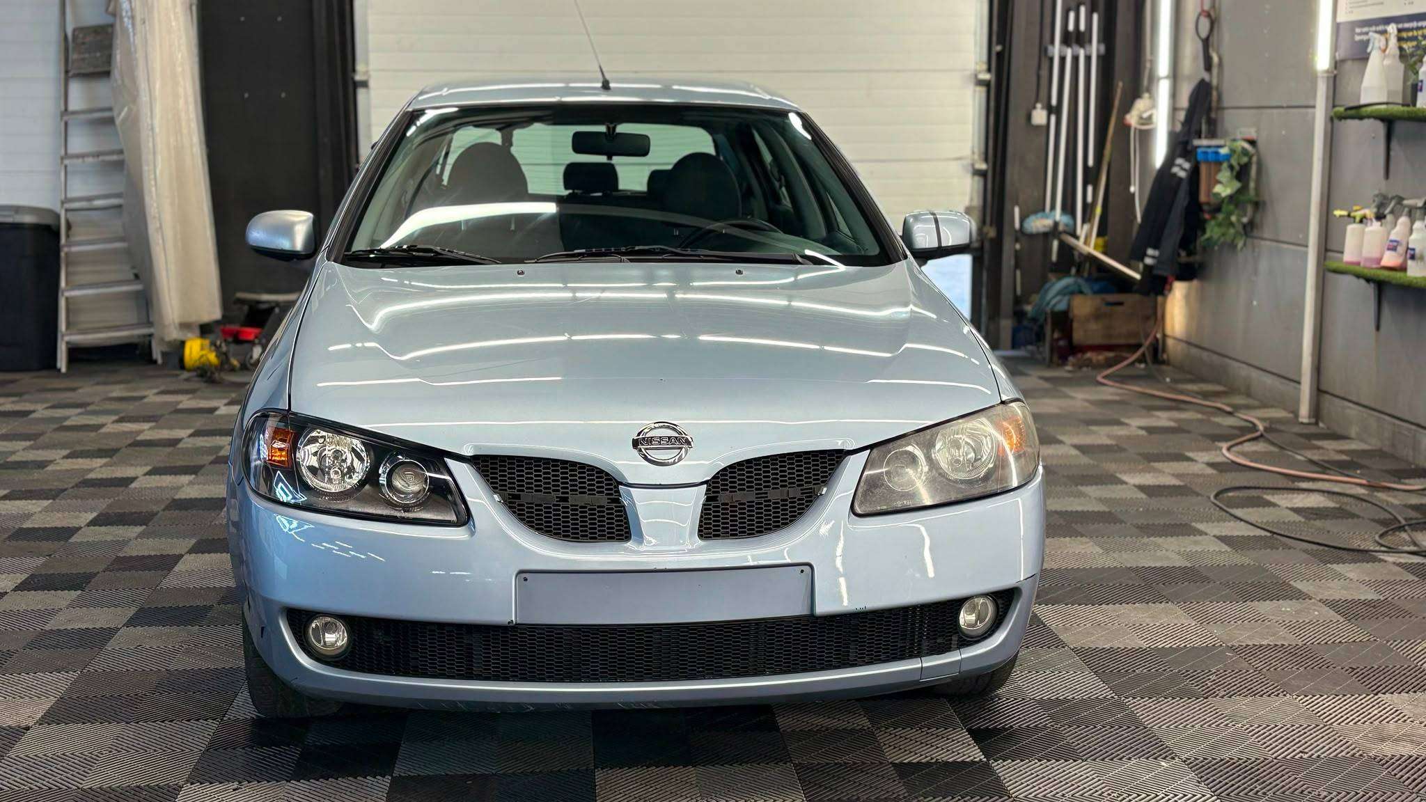 Nissan Almera BENZINE bj2006 MANUEEL 198000KM 5DEURS