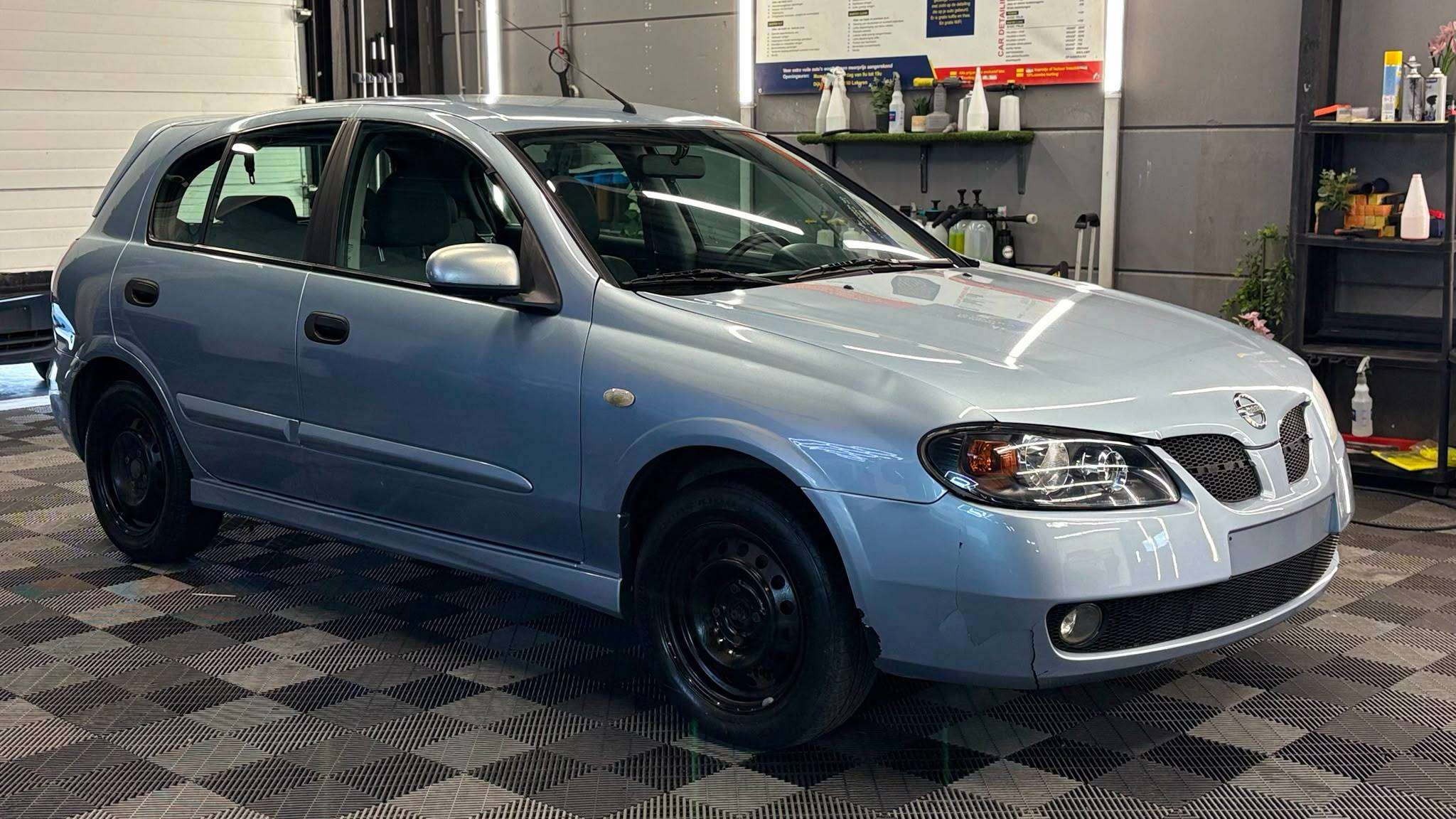 Nissan Almera BENZINE bj2006 MANUEEL 198000KM 5DEURS