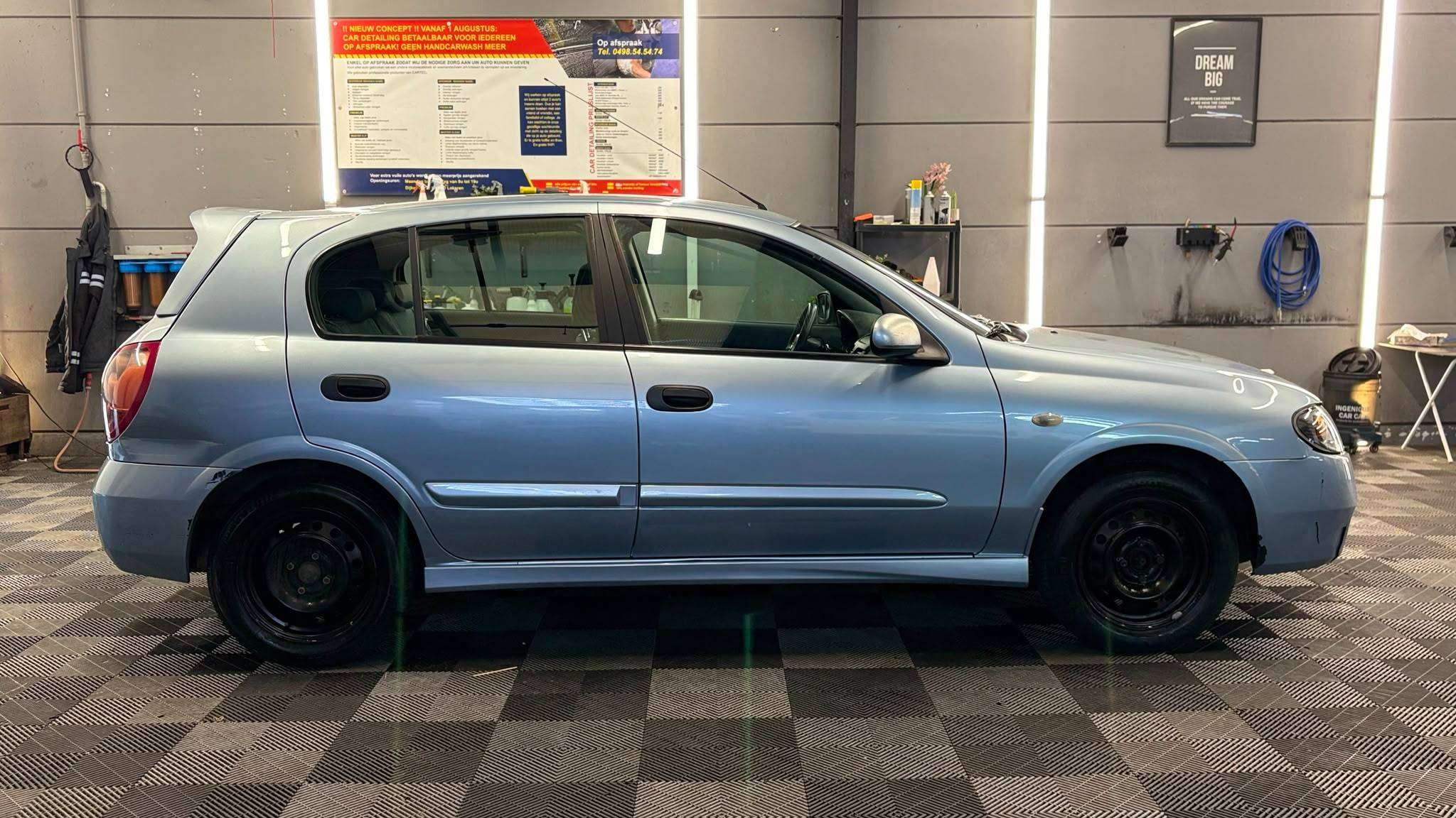 Nissan Almera BENZINE bj2006 MANUEEL 198000KM 5DEURS