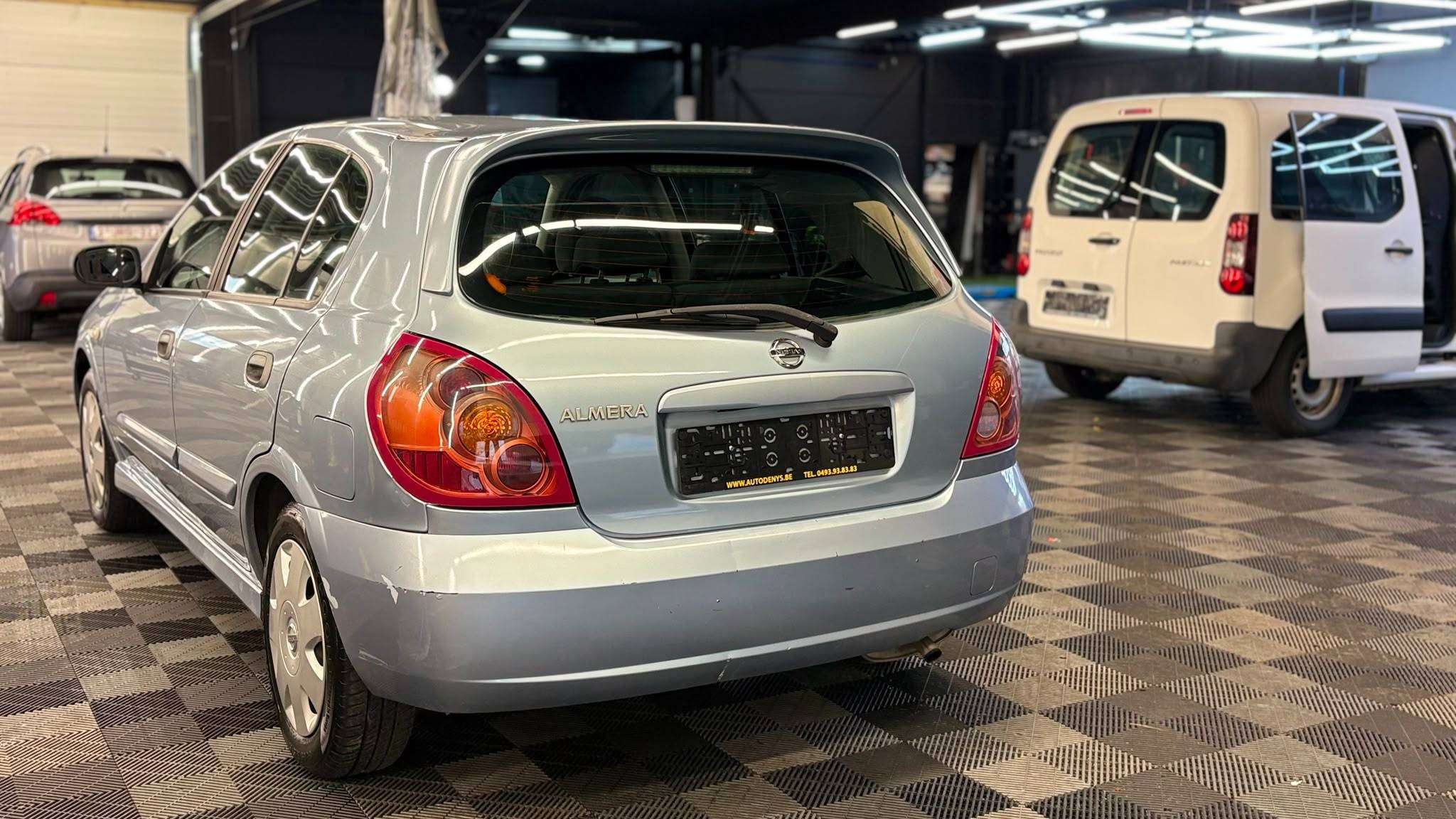 Nissan Almera BENZINE bj2006 MANUEEL 198000KM 5DEURS