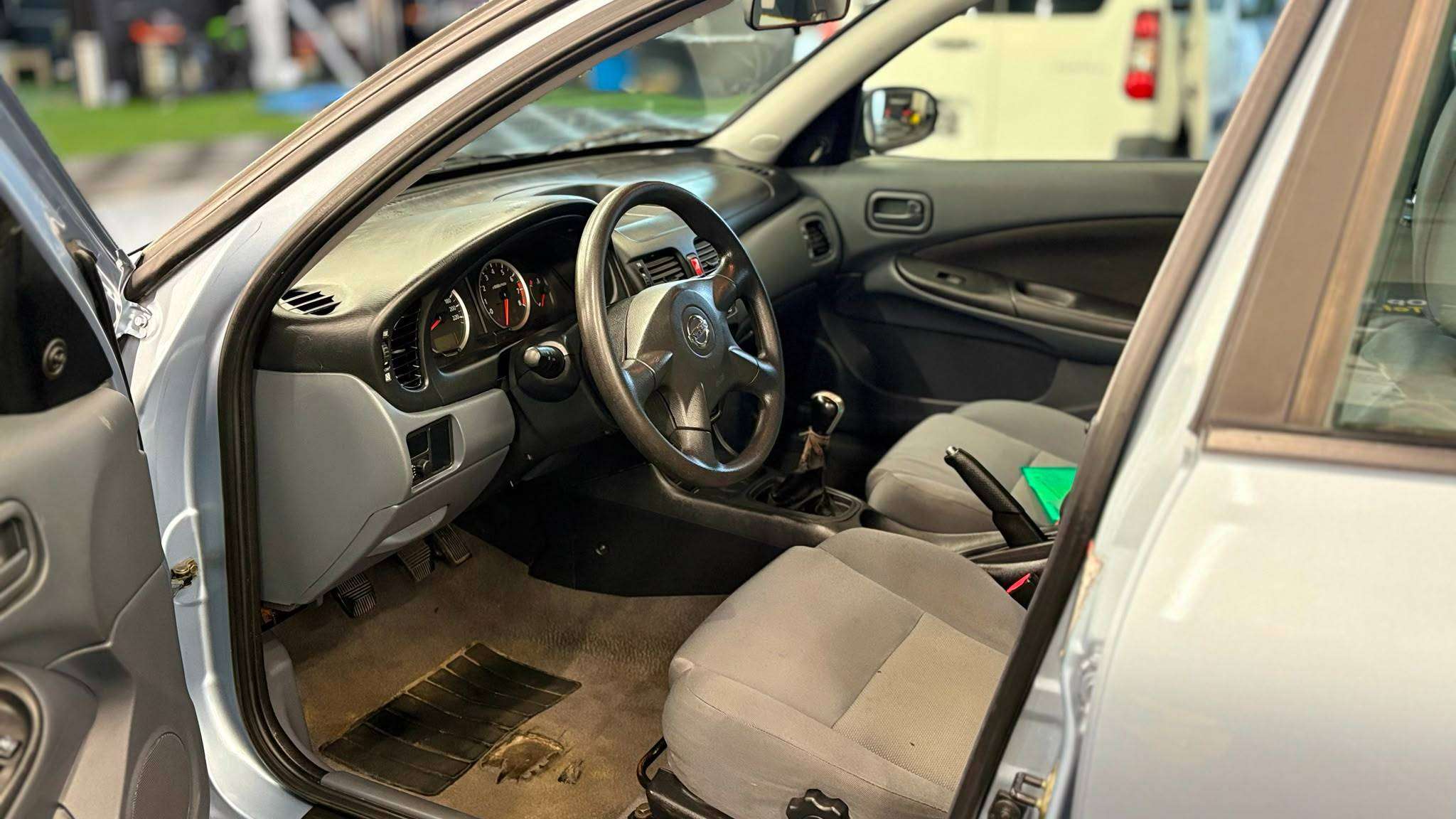 Nissan Almera BENZINE bj2006 MANUEEL 198000KM 5DEURS