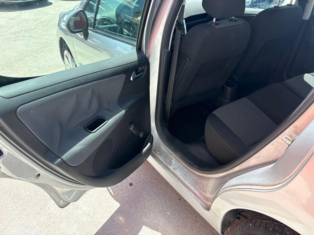 Peugeot 207 1.6 120 CH ESSENCE BOITE AUTOMATIQUE – ENTIÈREMENT RÉVISÉE ET GARANTIE 12 MOIS EN EUROPE