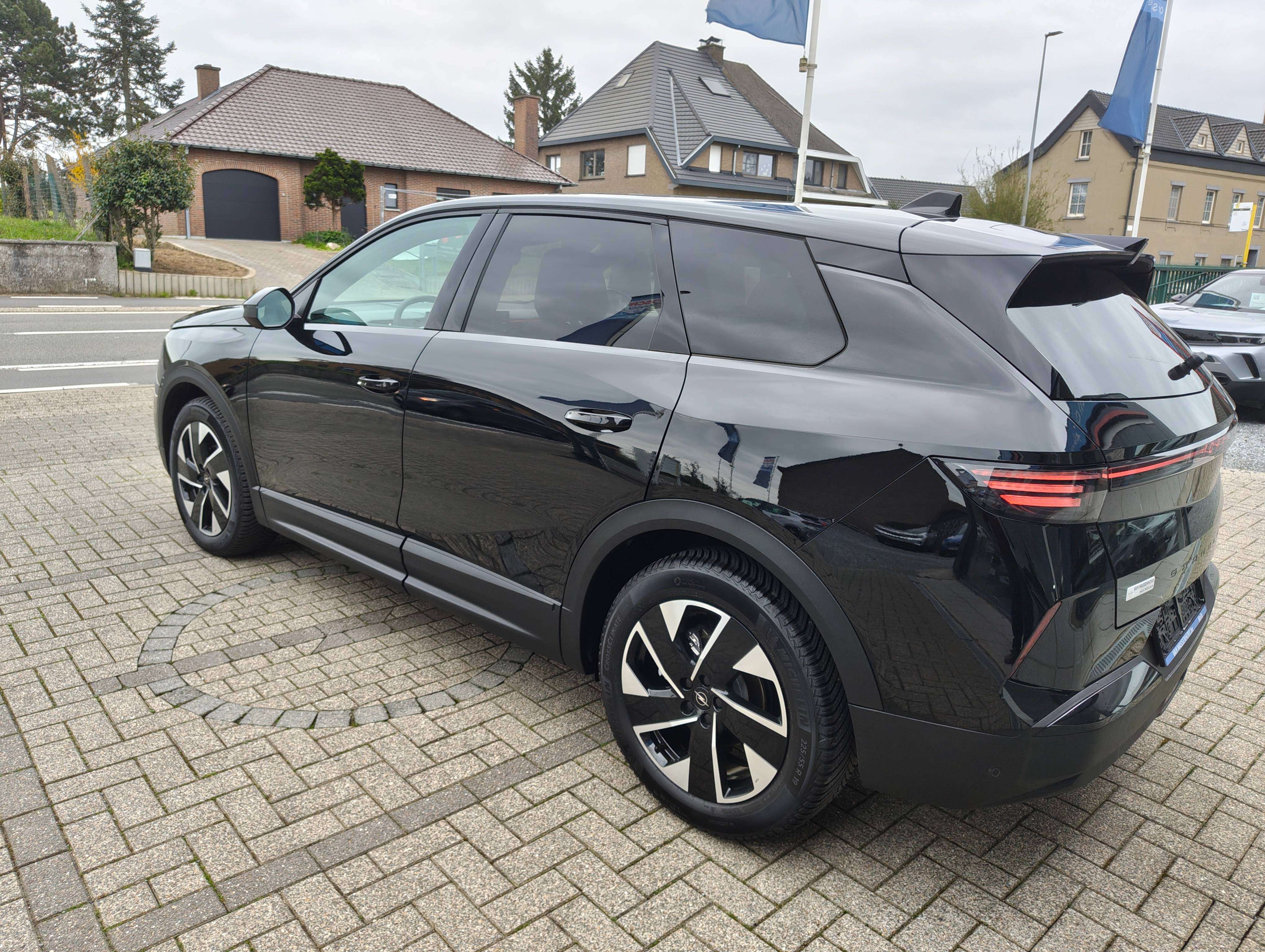 Opel Grandland New Grandland 1.2 Hybride (B+electr) 100kw directiewagen PROMO !!