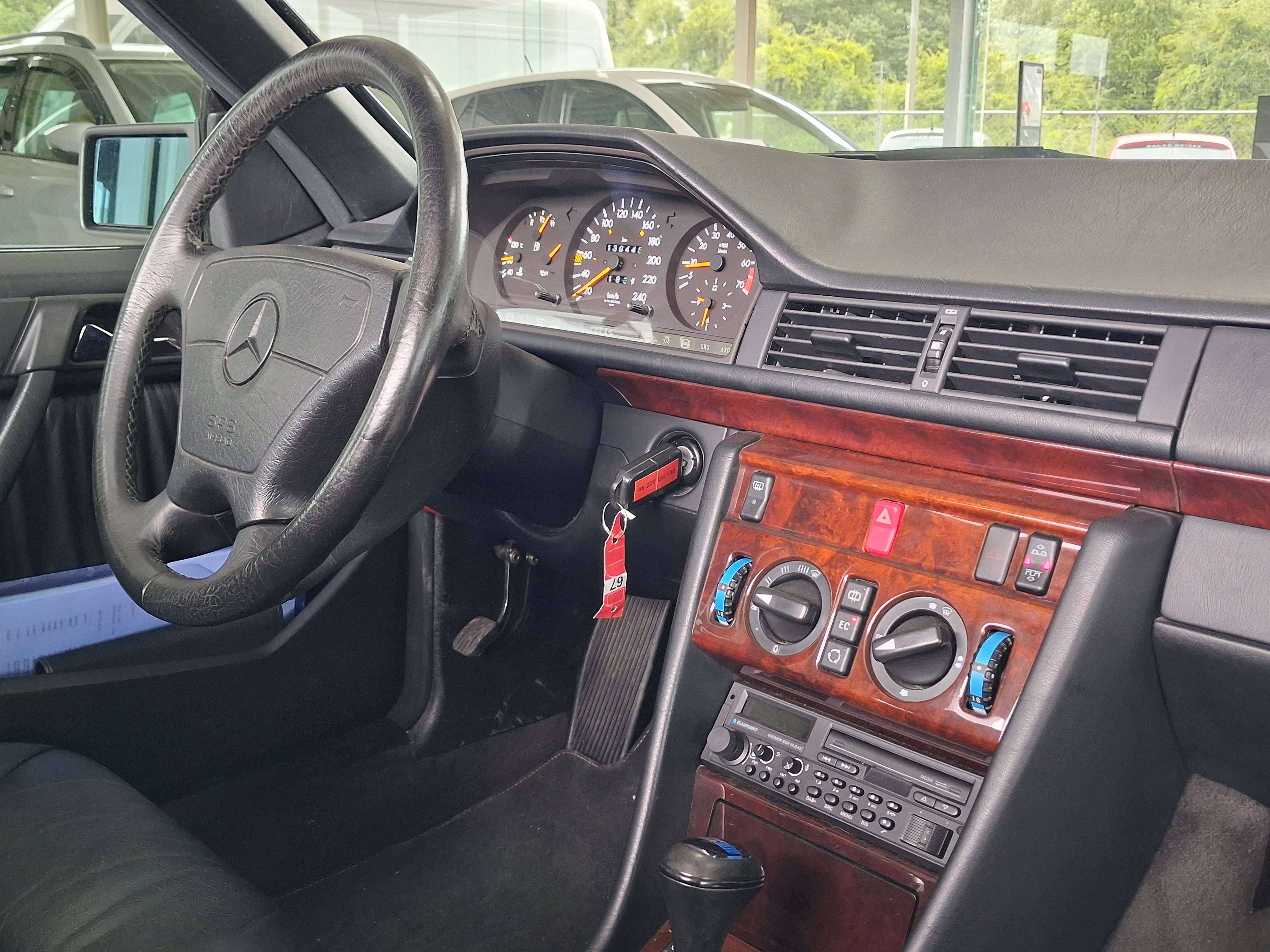Mercedes-Benz E 220 E 220 Sportline 952/ETAT SHOW ROOM / UN VRAI COLLECTOR/DEPOT VENTE
