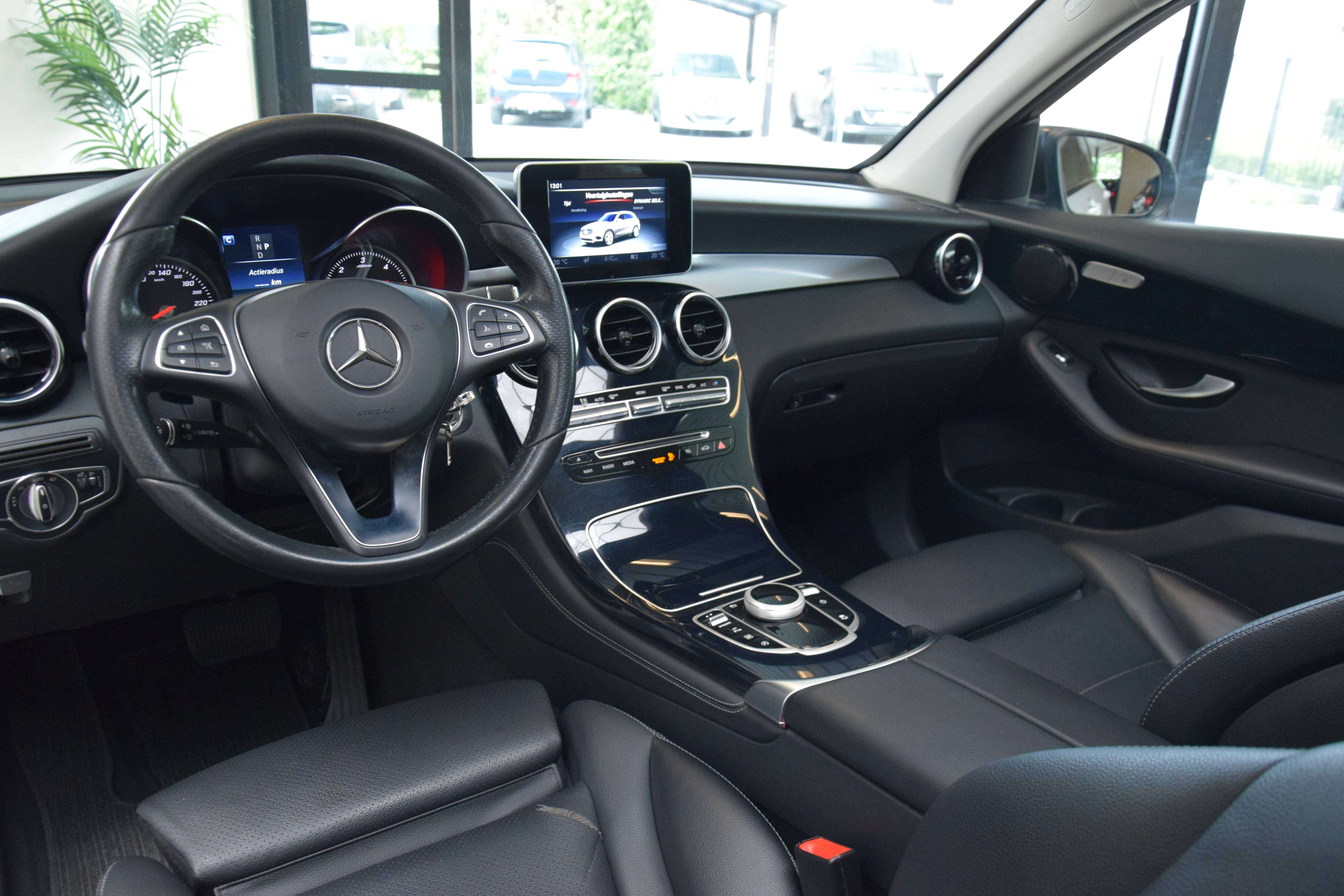 Mercedes-Benz GLC 220 d 4-Matic Exclusive 04/2017 - Pano!