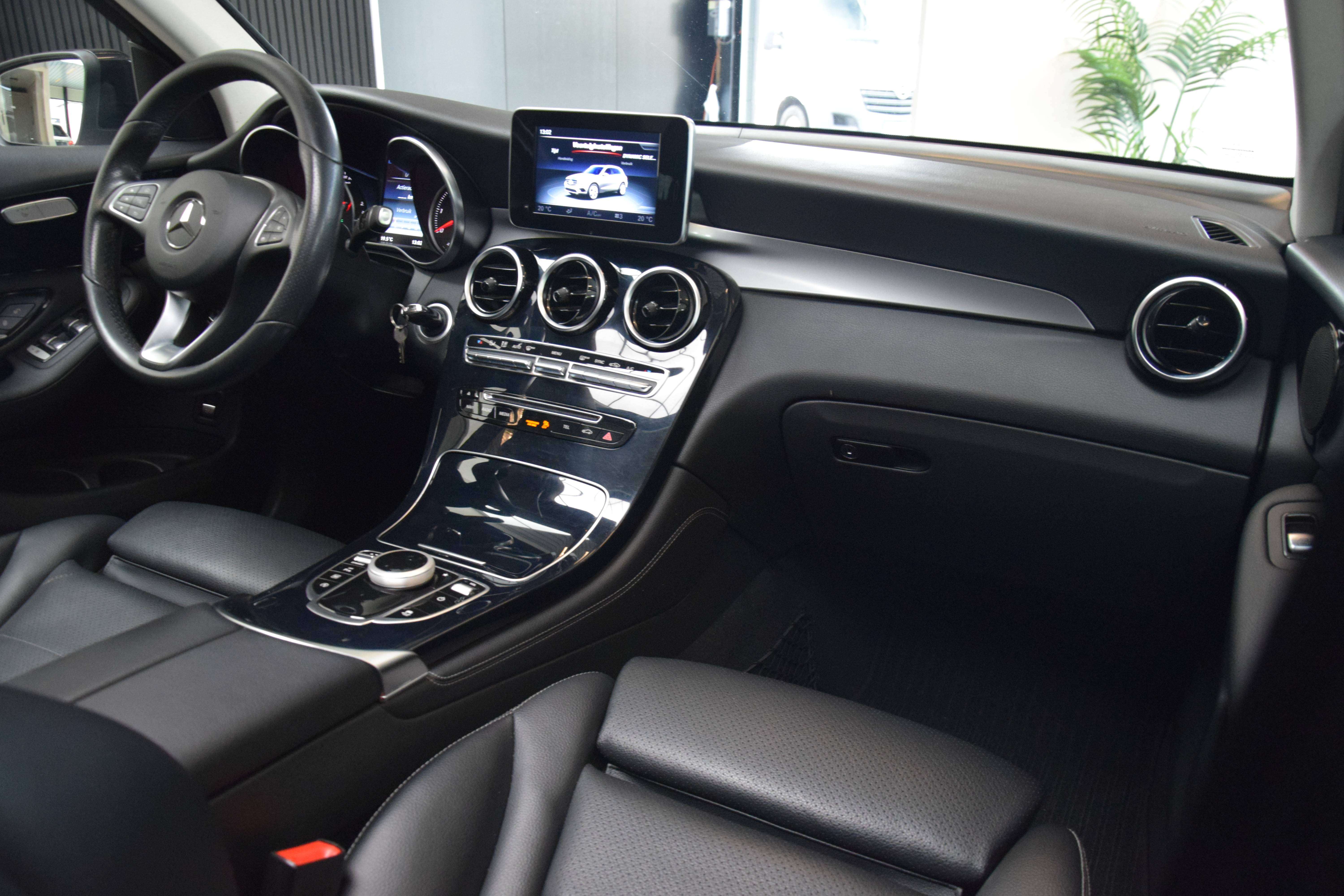Mercedes-Benz GLC 220 d 4-Matic Exclusive 04/2017 - Pano!