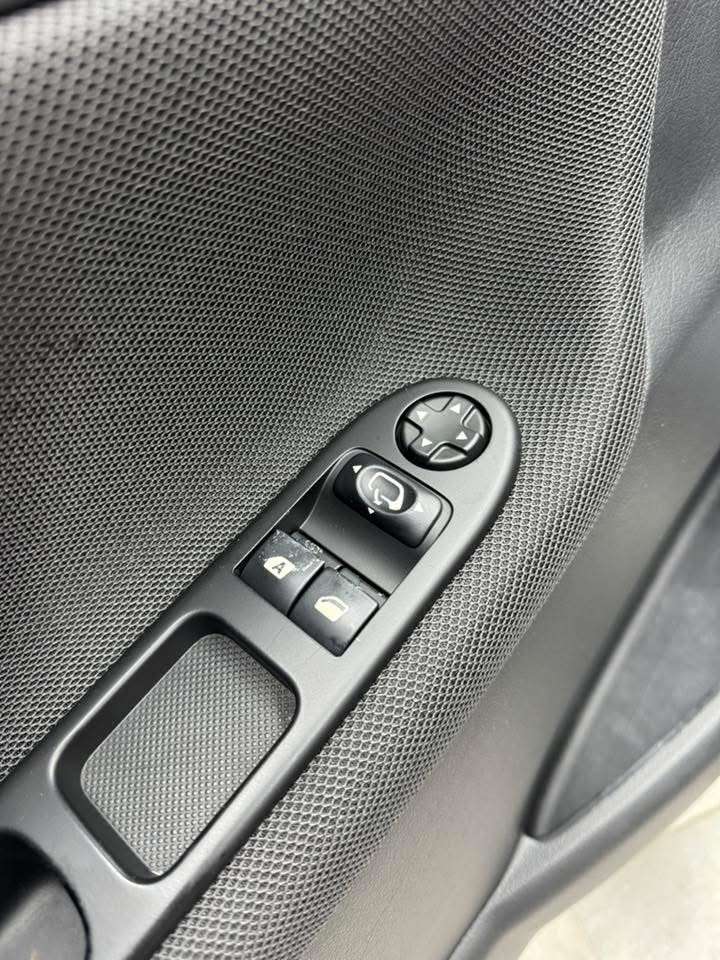 Peugeot 207 207 CC 1.6 HDi **12 mois de garantie**
