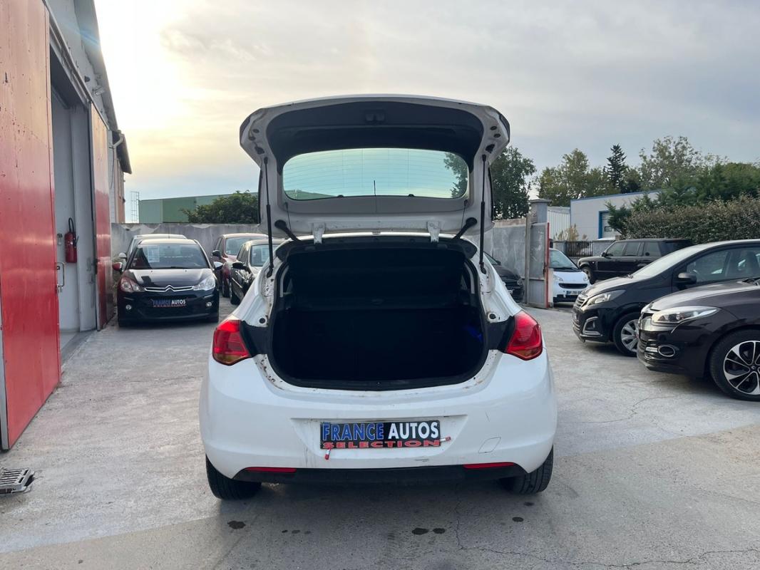 Opel Astra 1.7L CDTI 110 CH CRIT'AIR 2 TRÈS PROPRE | ENTIÈREMENT RÉVISÉE ET GARANTIE EN EUROPE