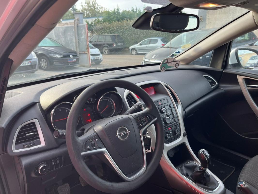 Opel Astra 1.7L CDTI 110 CH CRIT'AIR 2 TRÈS PROPRE | ENTIÈREMENT RÉVISÉE ET GARANTIE EN EUROPE