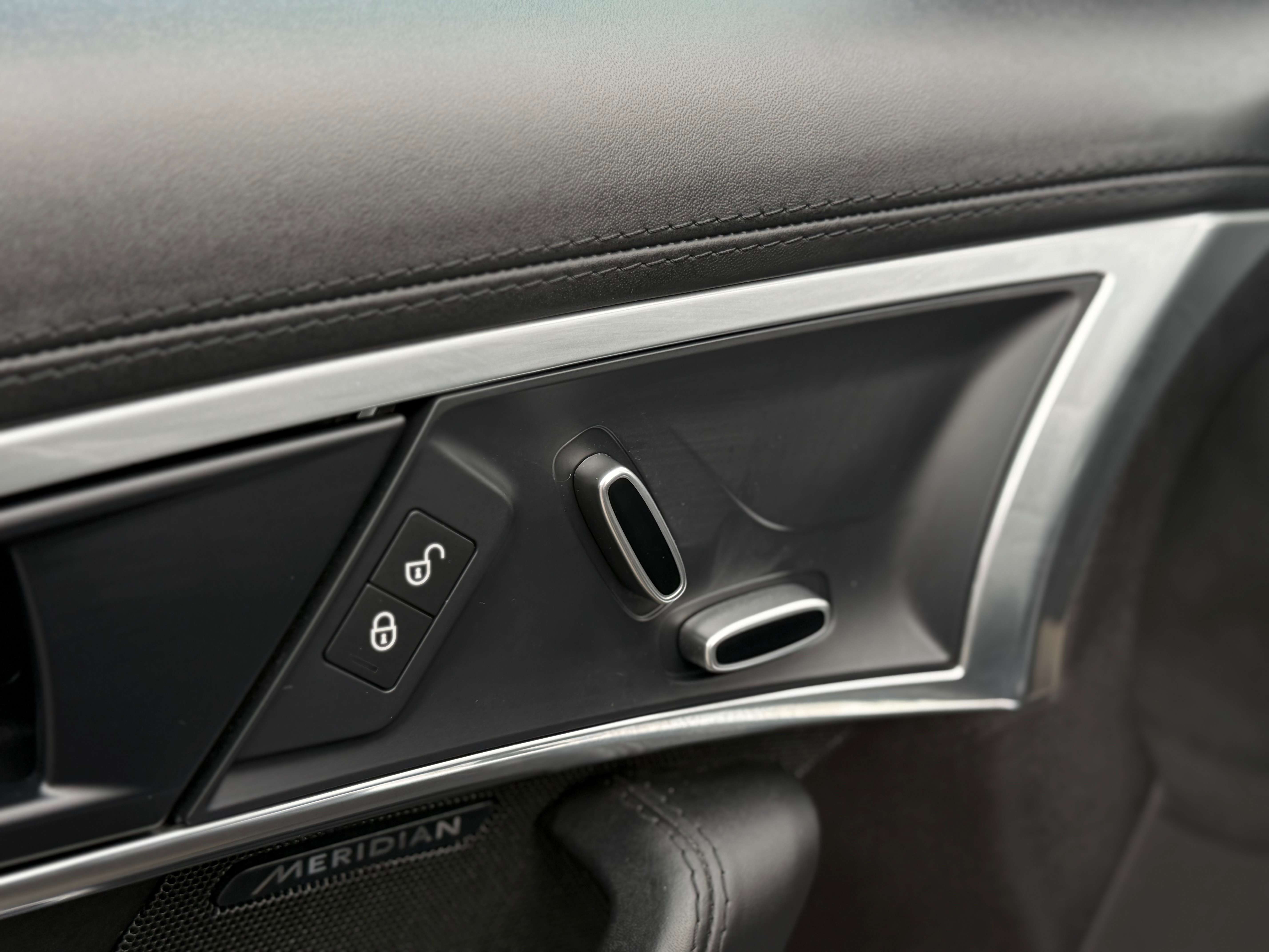 Jaguar F-Type CABRIOLET 2.0 i4 EXHAUST SPORT - LINE ASSIST - CAMERA - KEYLESS - MERIDIAN - FULL OPTIONS